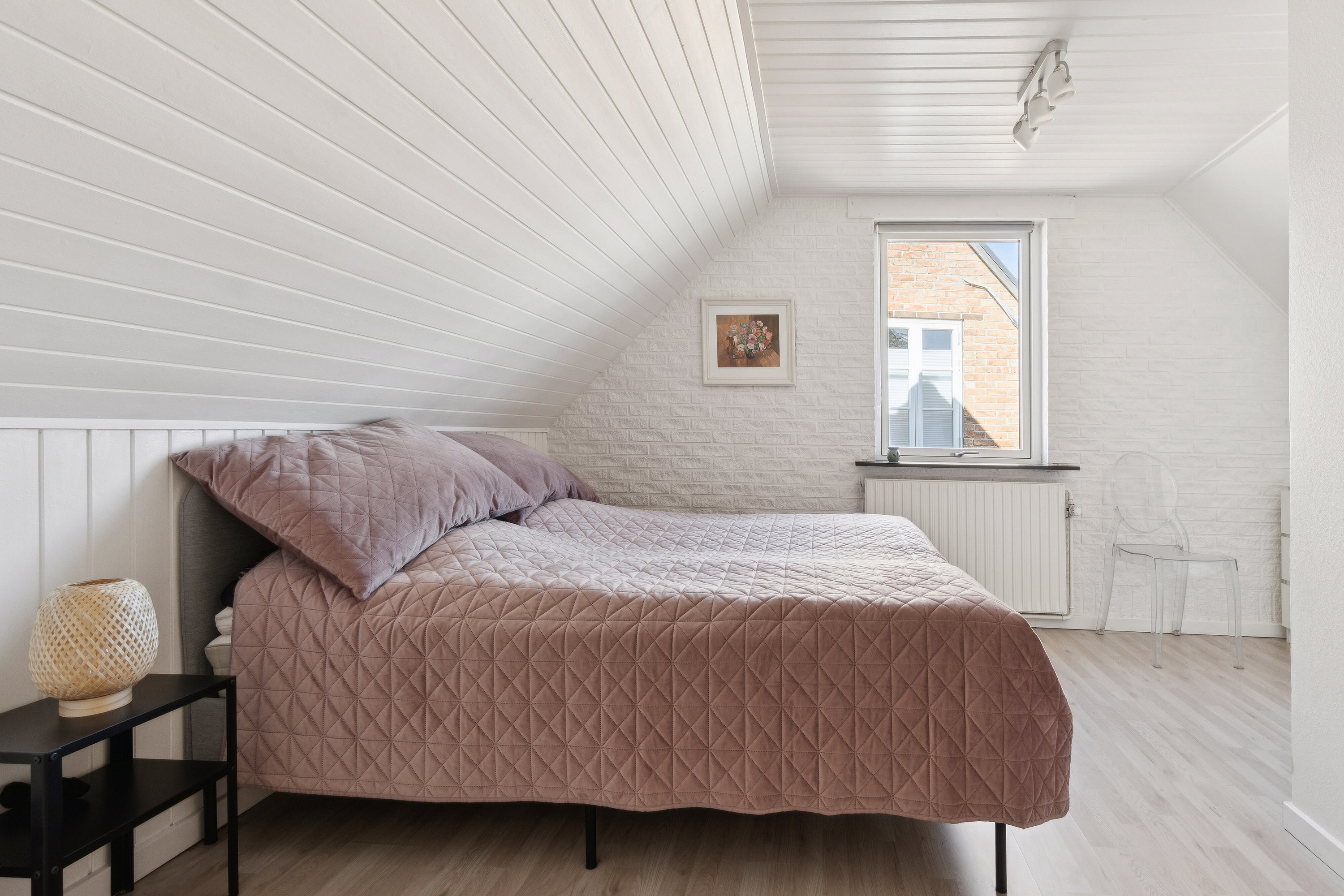 Fremhævet soveværelse billede i fuldskærmstilstand. Billede af Åkirkebyvej 16, Rønne, 3700 Rønne