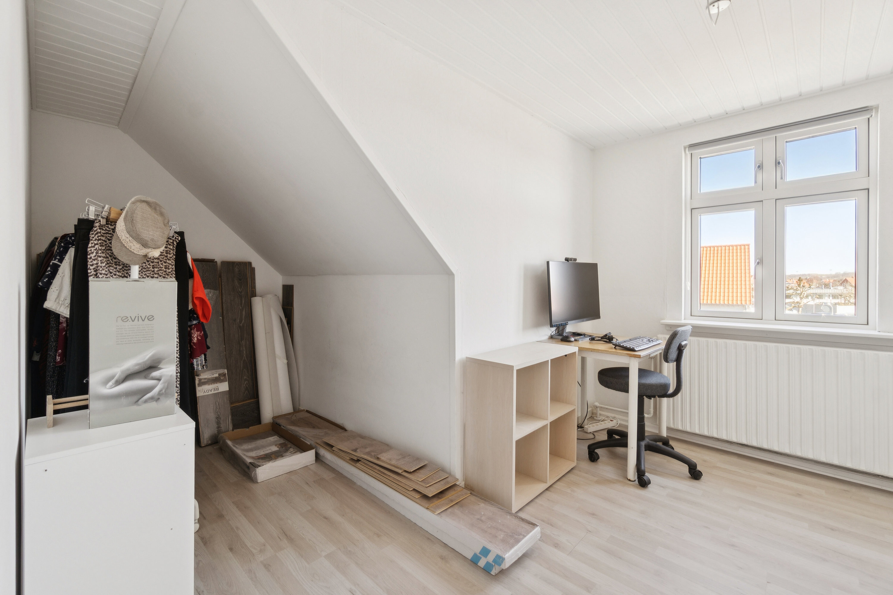 Fremhævet arbejdsværelse billede i fuldskærmstilstand. Billede af Åkirkebyvej 16, Rønne, 3700 Rønne