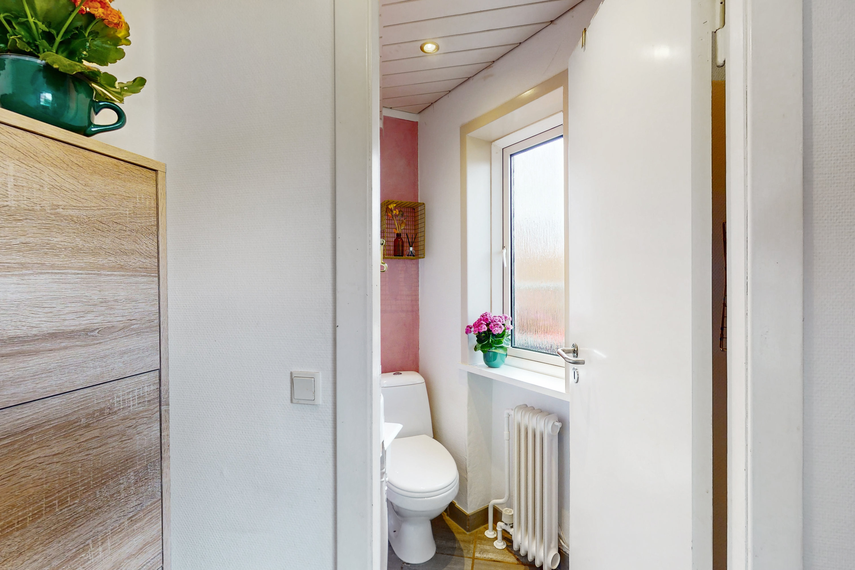 Fremhævet toilet  billede i fuldskærmstilstand. Billede af Nygade 27, 6900 Skjern