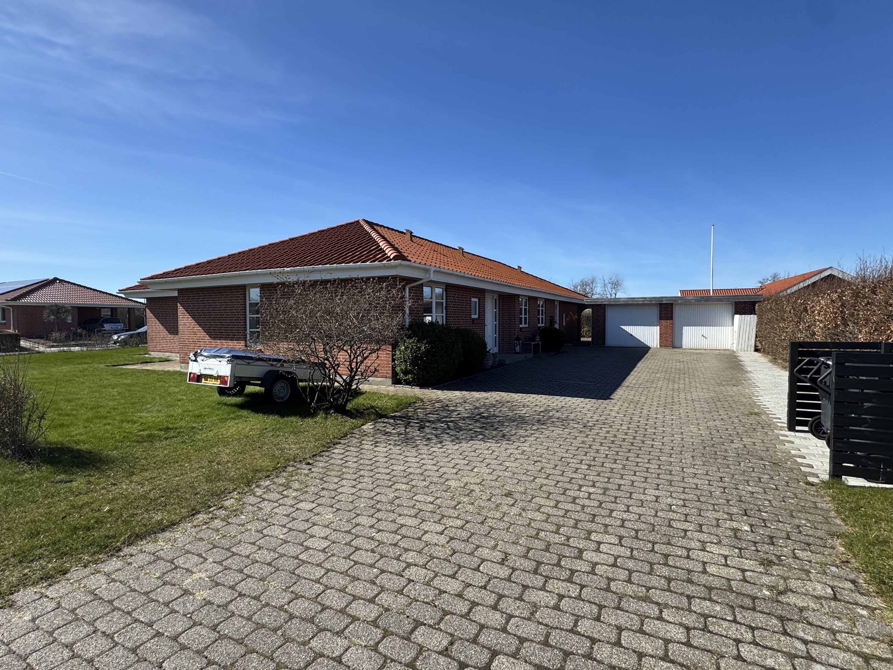 Fremhævet facade billede i fuldskærmstilstand. Billede af Peter Heises Kvarter 38, 9700 Brønderslev