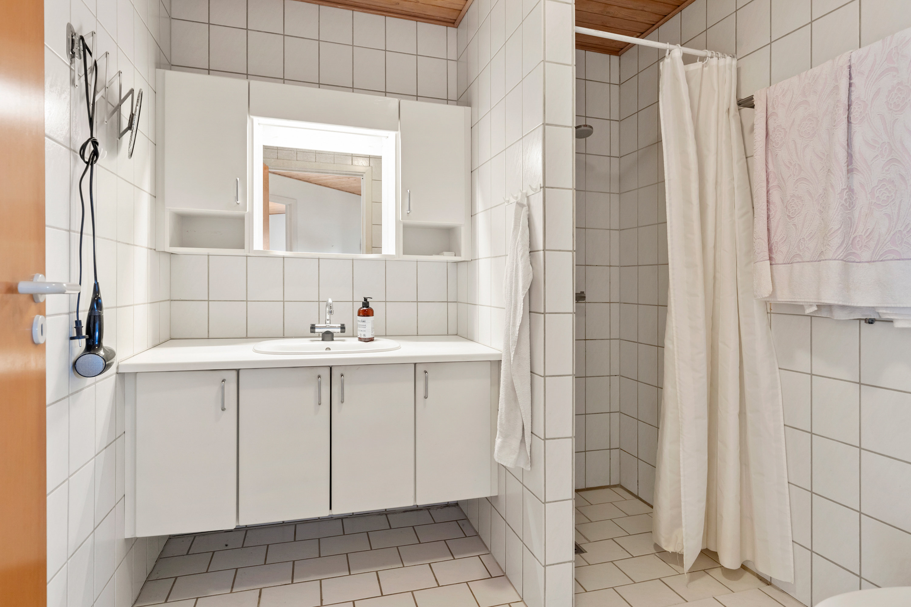 Fremhævet badeværelse billede i fuldskærmstilstand. Billede af Tranebærvej 10B, 9440 Aabybro