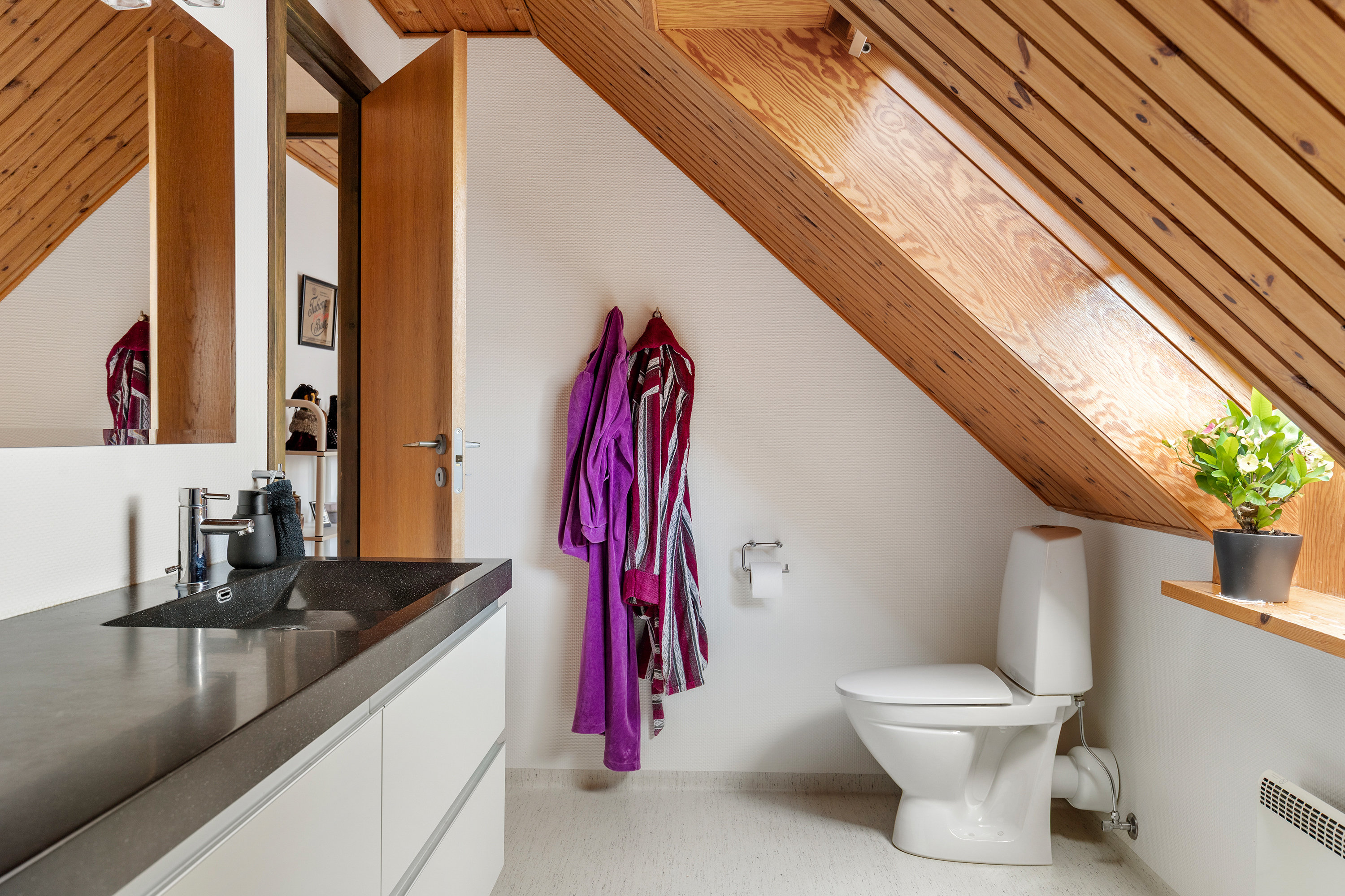 Fremhævet badeværelse billede i fuldskærmstilstand. Billede af Forsytiavej 5, Serritslev, 9700 Brønderslev