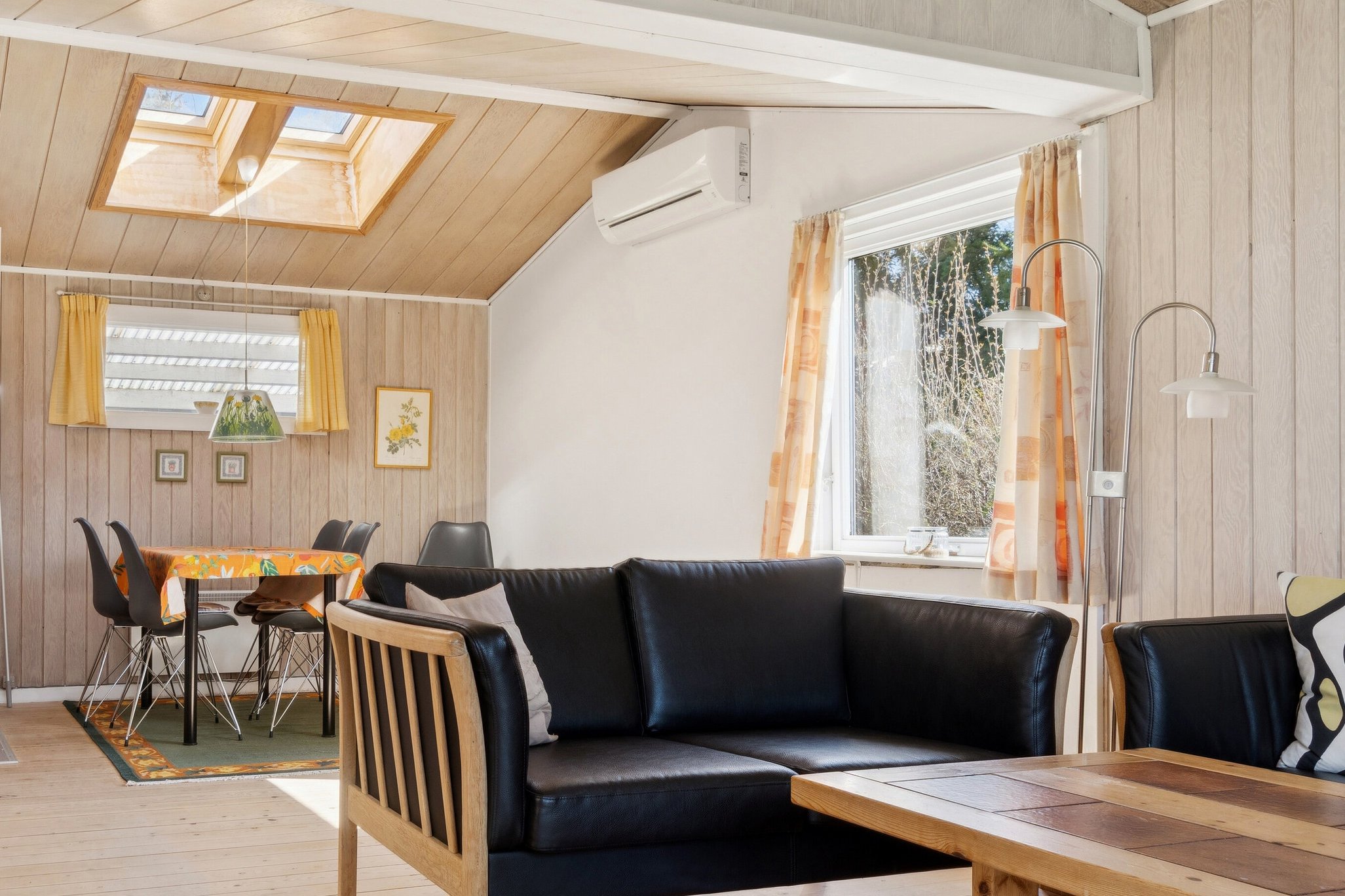 Fremhævet stue billede i fuldskærmstilstand. Billede af Dalsvinget 15, Store Havelse Strand, 3310 Ølsted