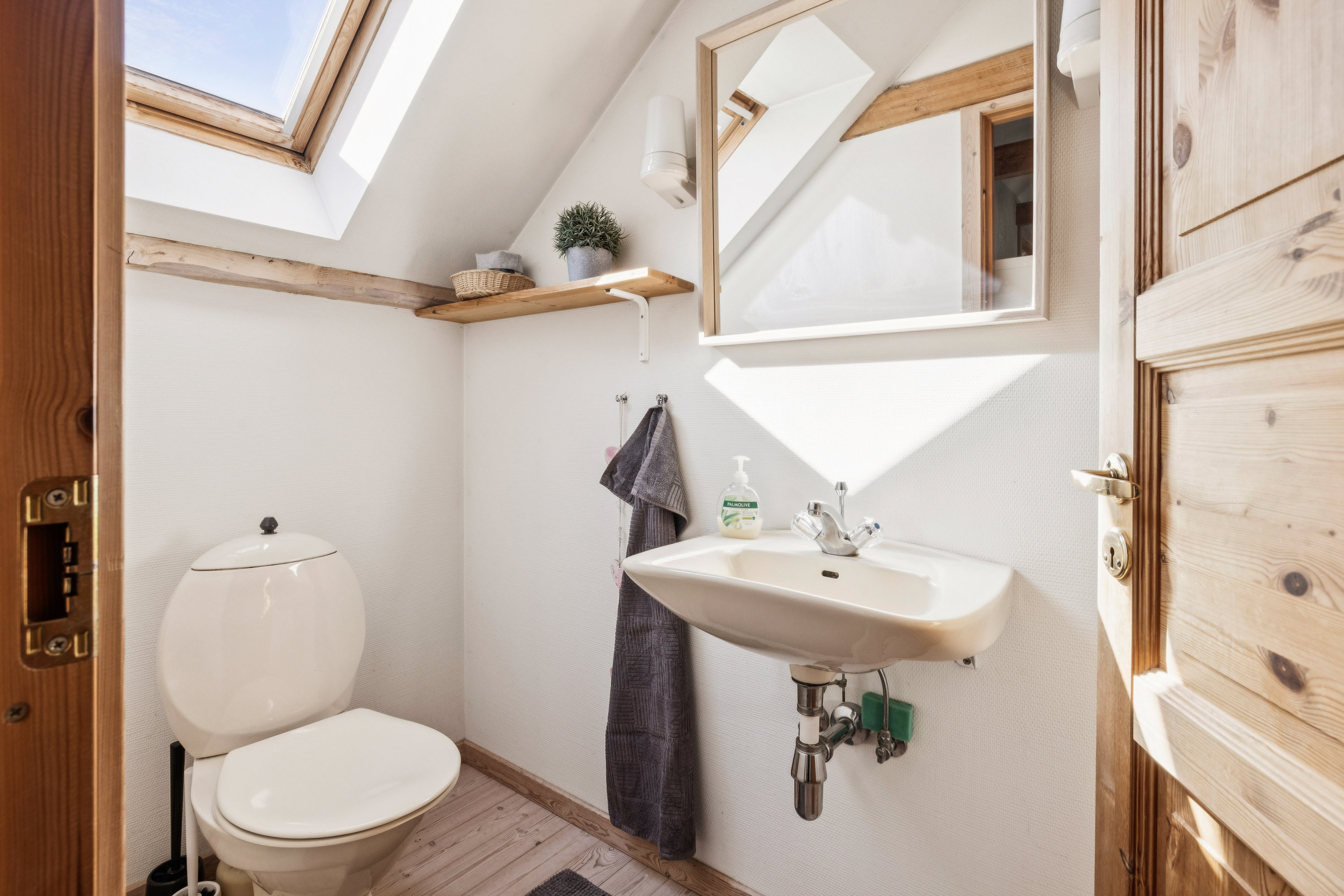 Fremhævet badeværelse billede i fuldskærmstilstand. Billede af Vingevej 10, Ørum, 8830 Tjele