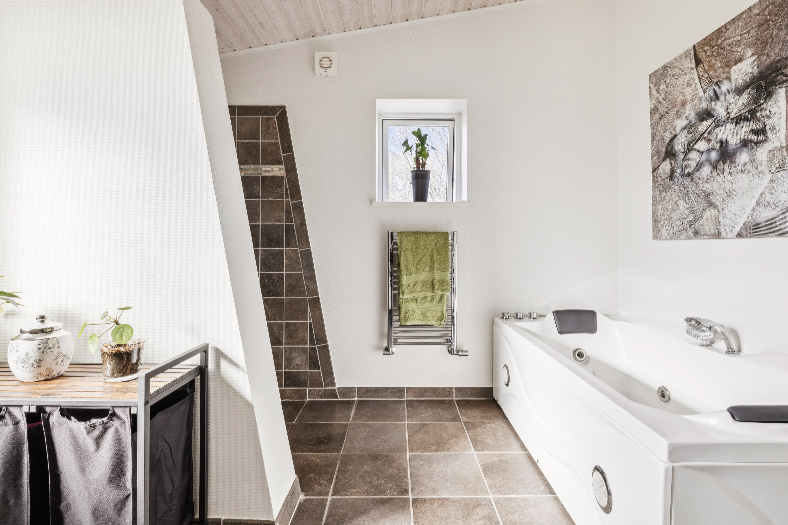 Fremhævet badeværelse billede i fuldskærmstilstand. Billede af Vingevej 10, Ørum, 8830 Tjele