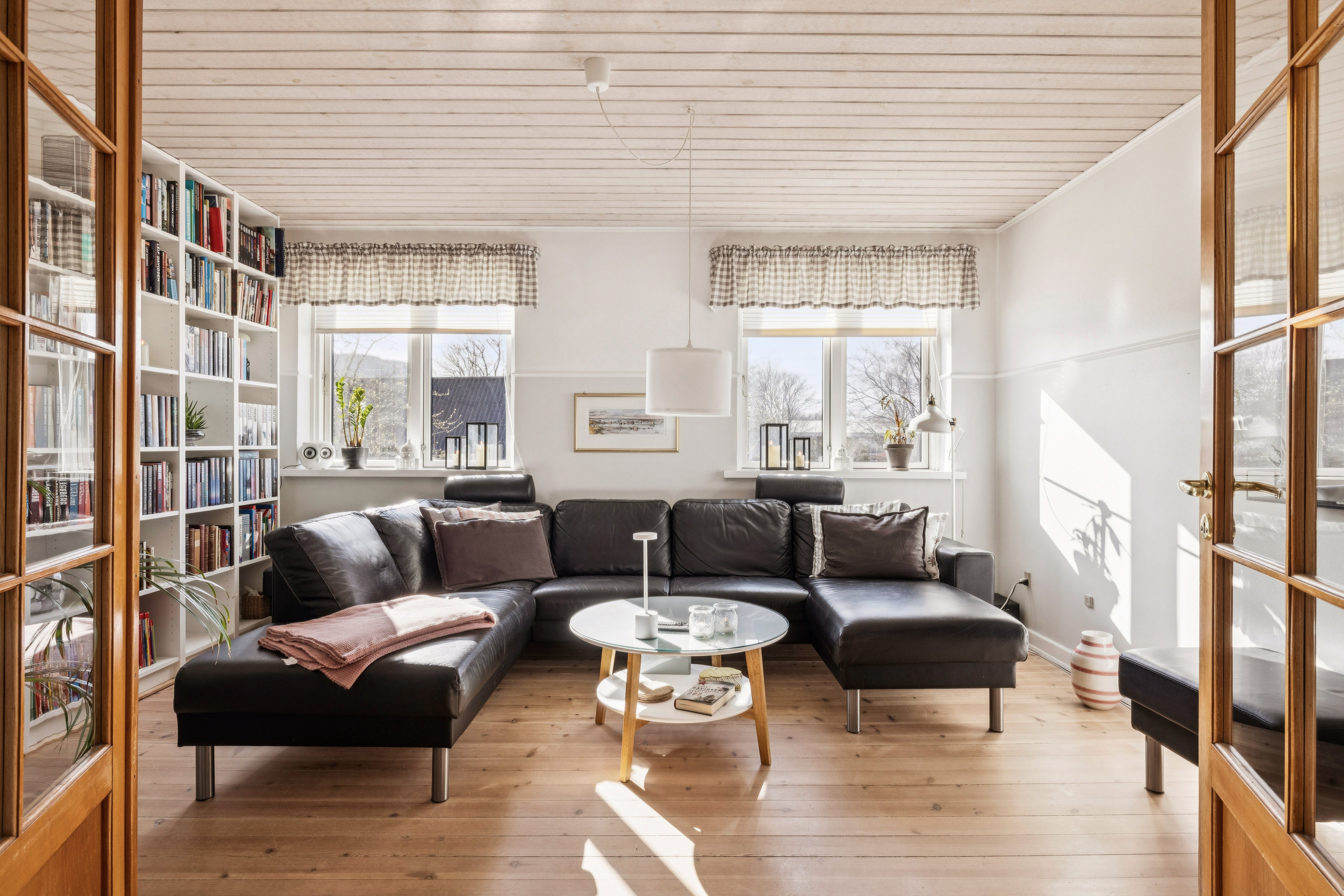 Fremhævet stue billede i fuldskærmstilstand. Billede af Vingevej 10, Ørum, 8830 Tjele