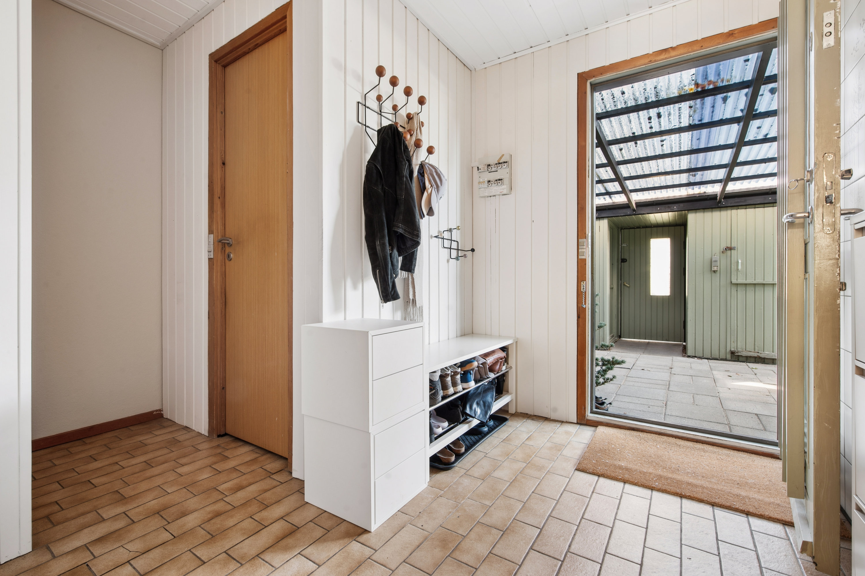 Fremhævet gang billede i fuldskærmstilstand. Billede af Blåhegnet 52, 2670 Greve