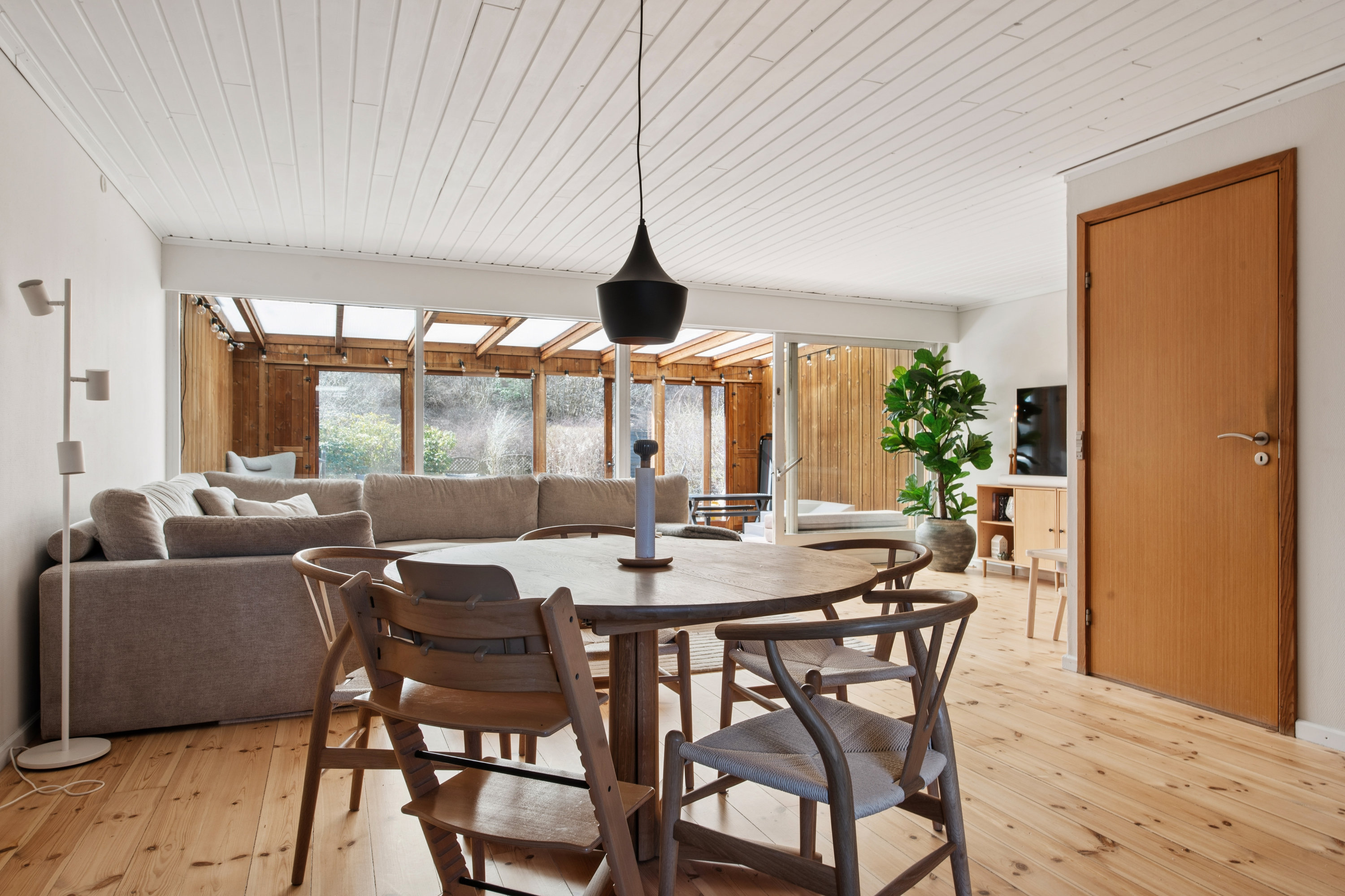 Fremhævet stue billede i fuldskærmstilstand. Billede af Blåhegnet 52, 2670 Greve