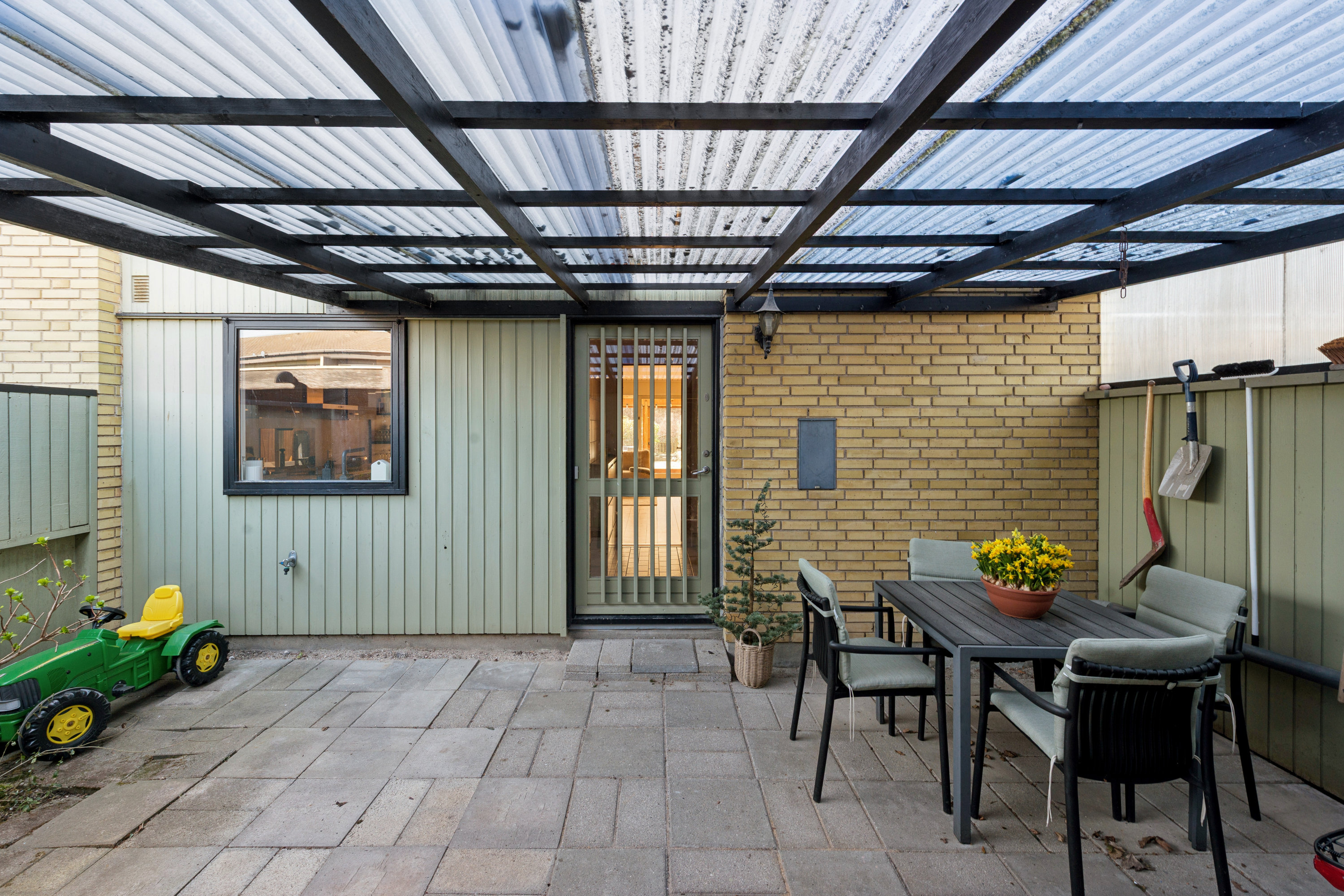 Fremhævet forhave billede i fuldskærmstilstand. Billede af Blåhegnet 52, 2670 Greve