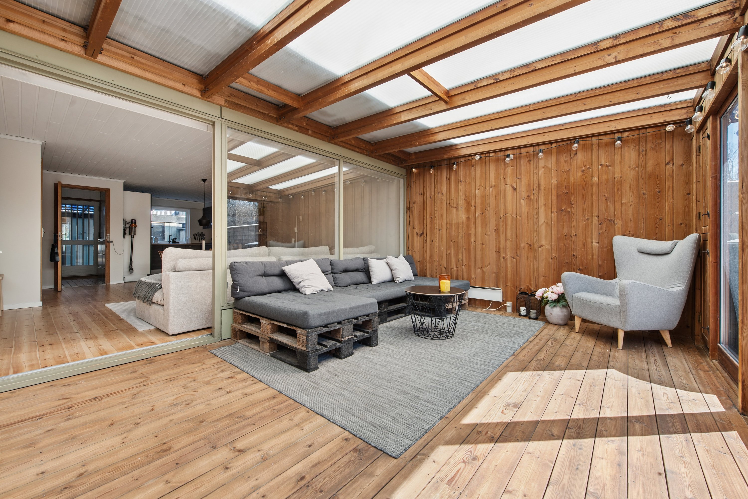 Fremhævet udestue billede i fuldskærmstilstand. Billede af Blåhegnet 52, 2670 Greve