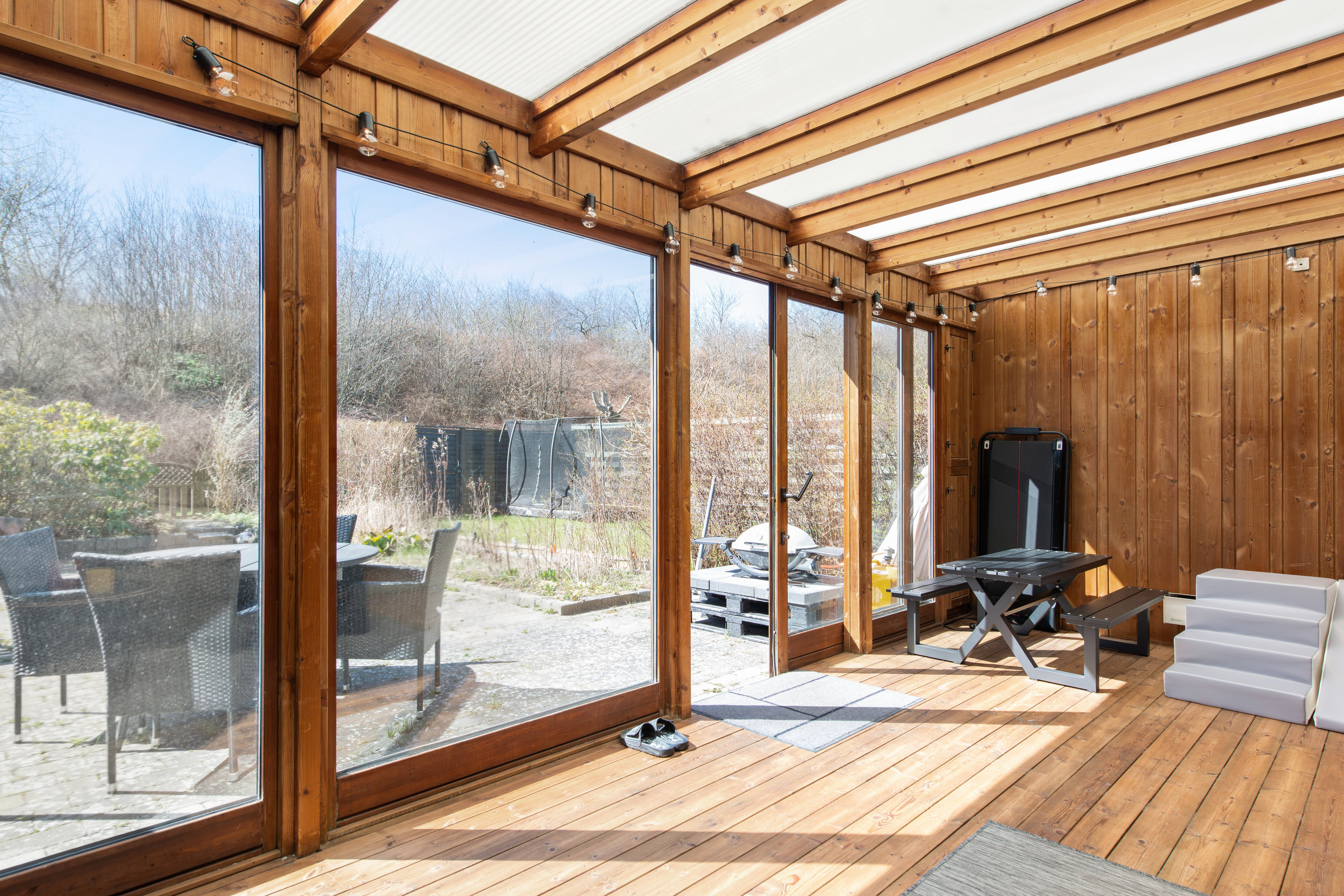 Fremhævet udestue billede i fuldskærmstilstand. Billede af Blåhegnet 52, 2670 Greve