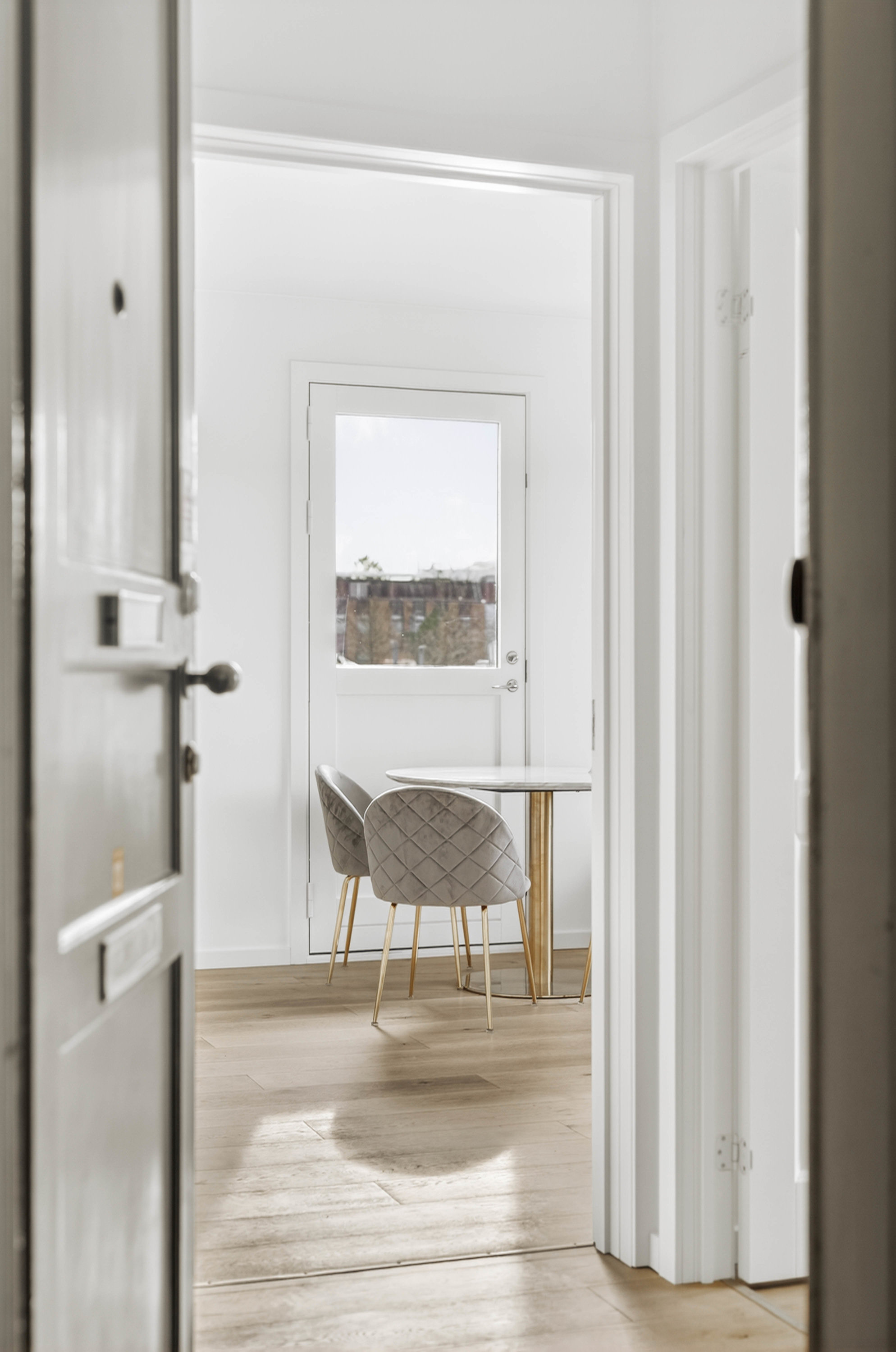 Fremhævet stue billede i fuldskærmstilstand. Billede af Højagerparken 12, st.. tv., 2750 Ballerup