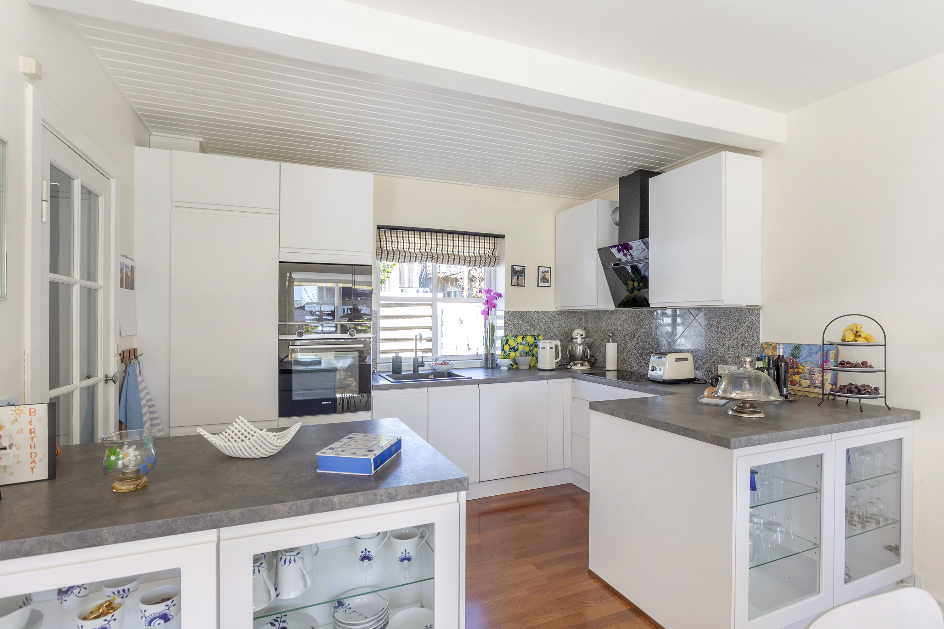 Fremhævet køkken billede i fuldskærmstilstand. Billede af Grønagervej 37, 2300 København S