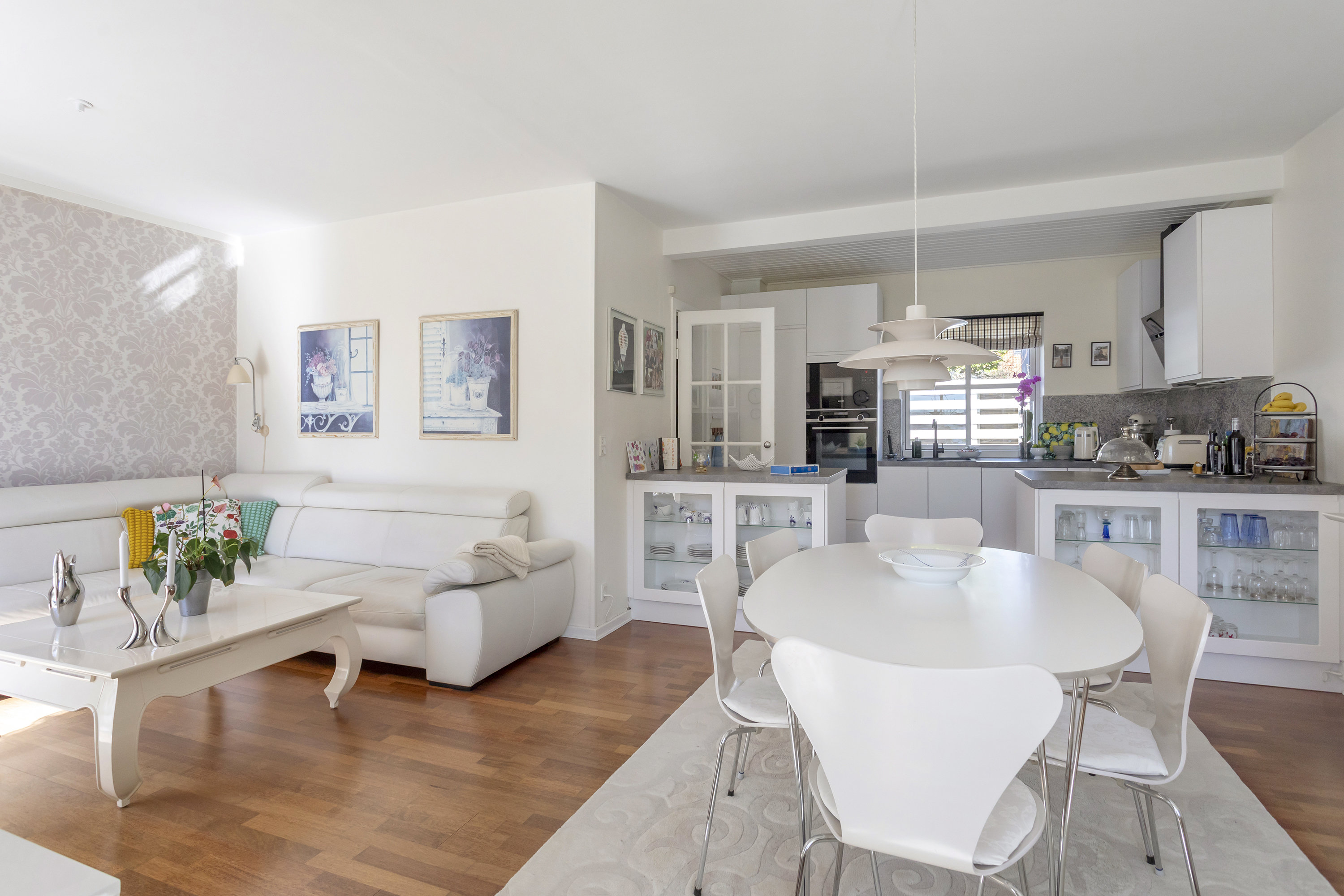 Fremhævet stue billede i fuldskærmstilstand. Billede af Grønagervej 37, 2300 København S