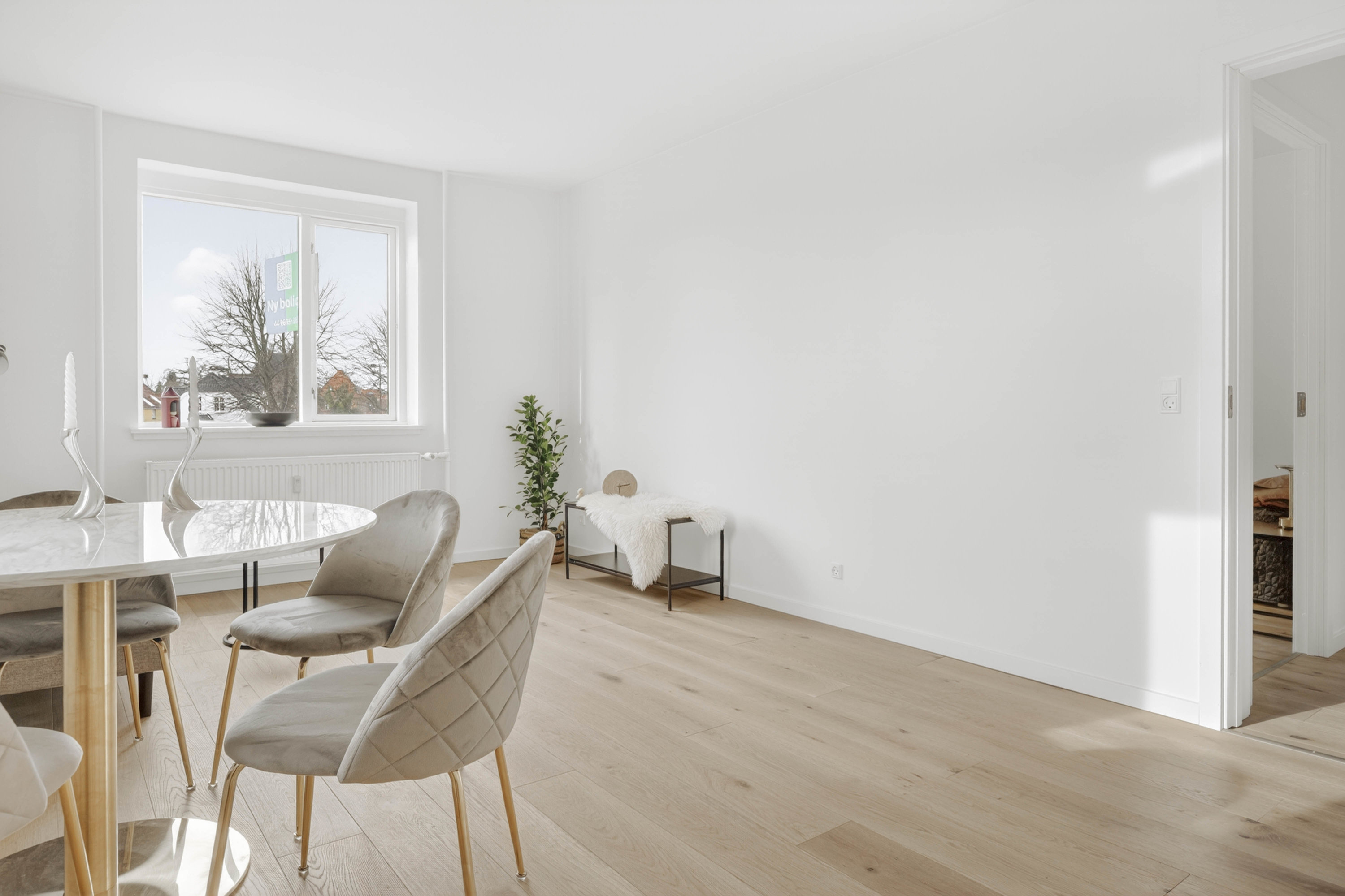 Fremhævet stue billede i fuldskærmstilstand. Billede af Højagerparken 12, st.. tv., 2750 Ballerup