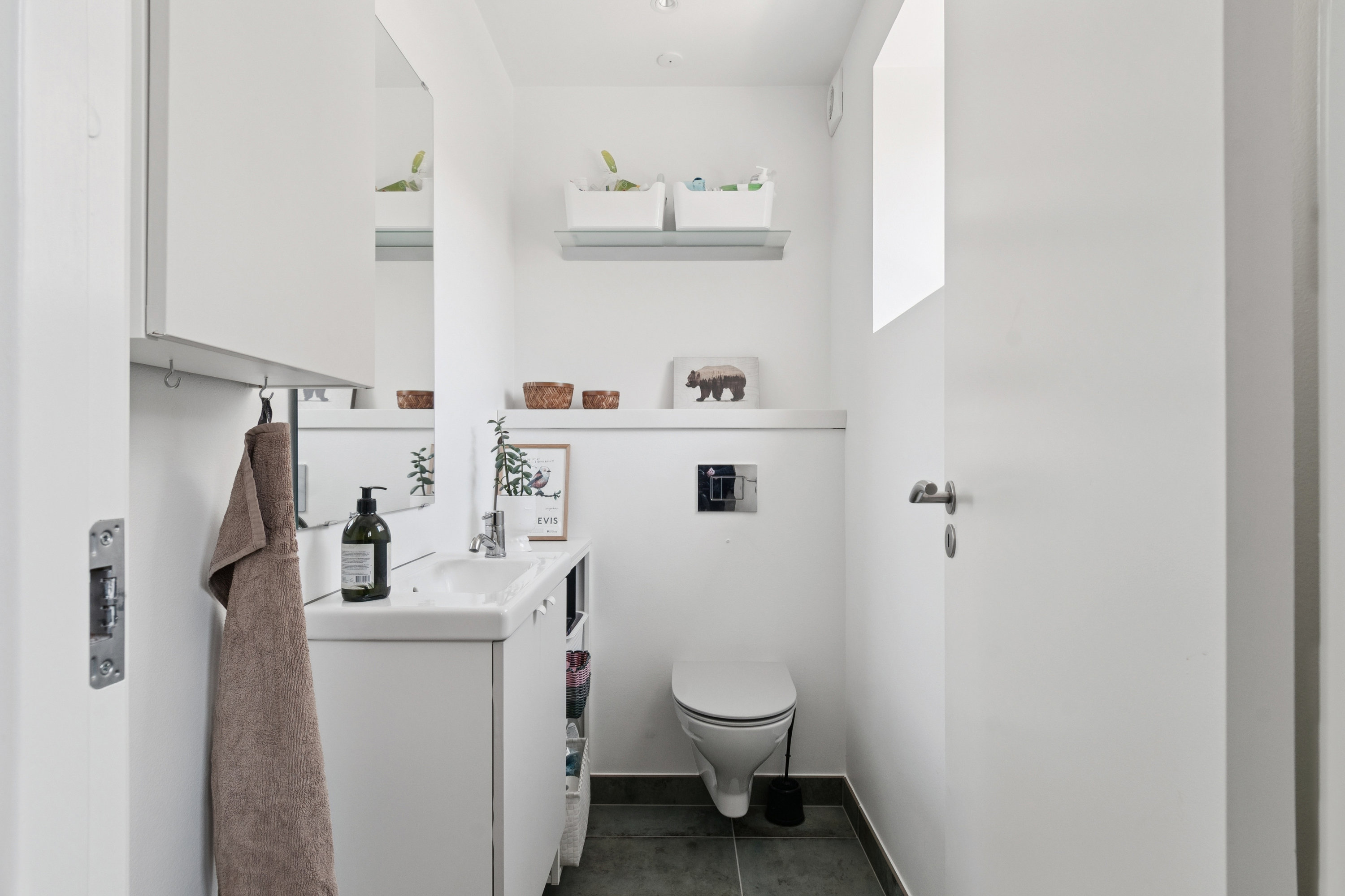 Fremhævet badeværelse billede i fuldskærmstilstand. Billede af Dagebøl Alle 7, 2770 Kastrup