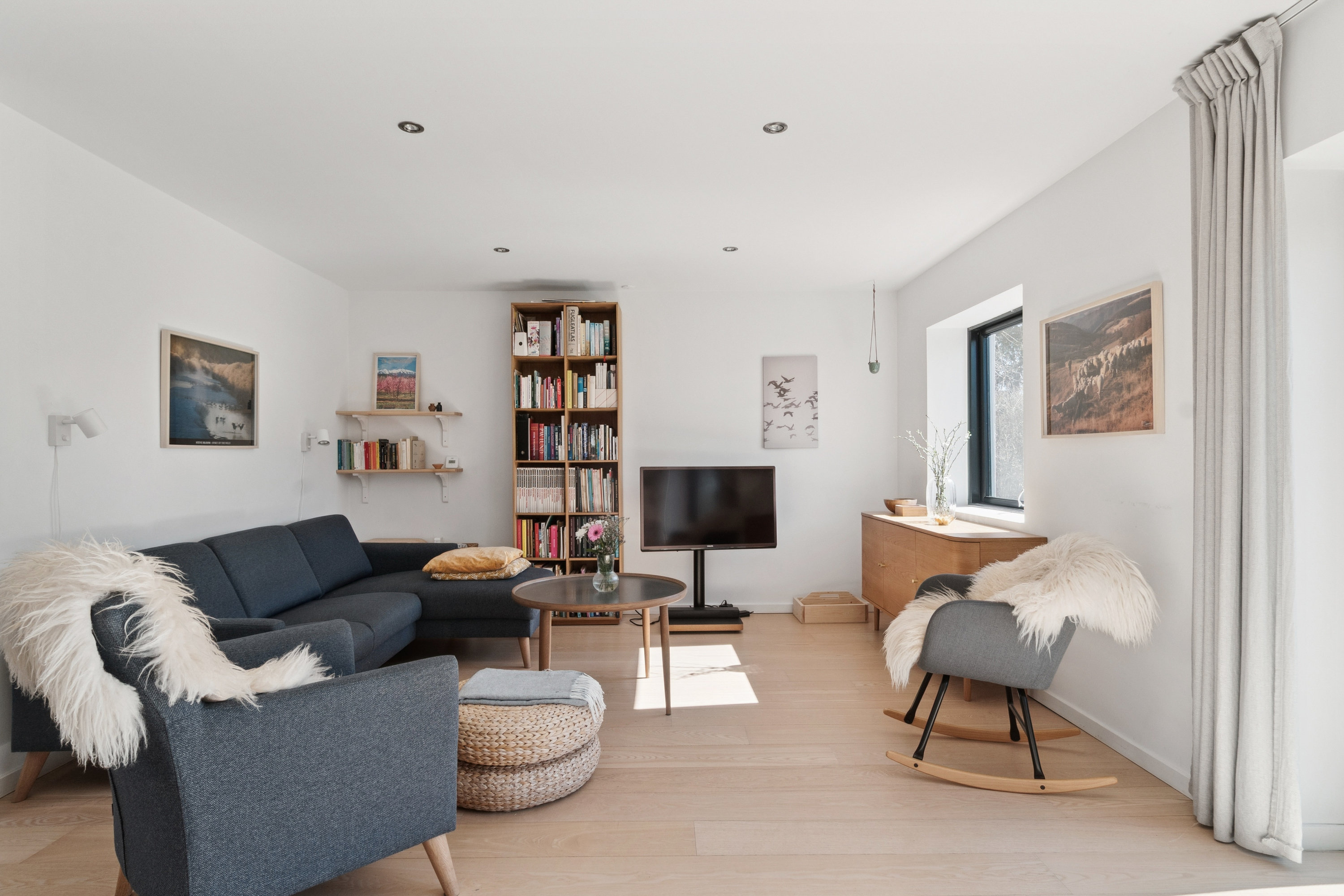 Fremhævet stue billede i fuldskærmstilstand. Billede af Dagebøl Alle 7, 2770 Kastrup