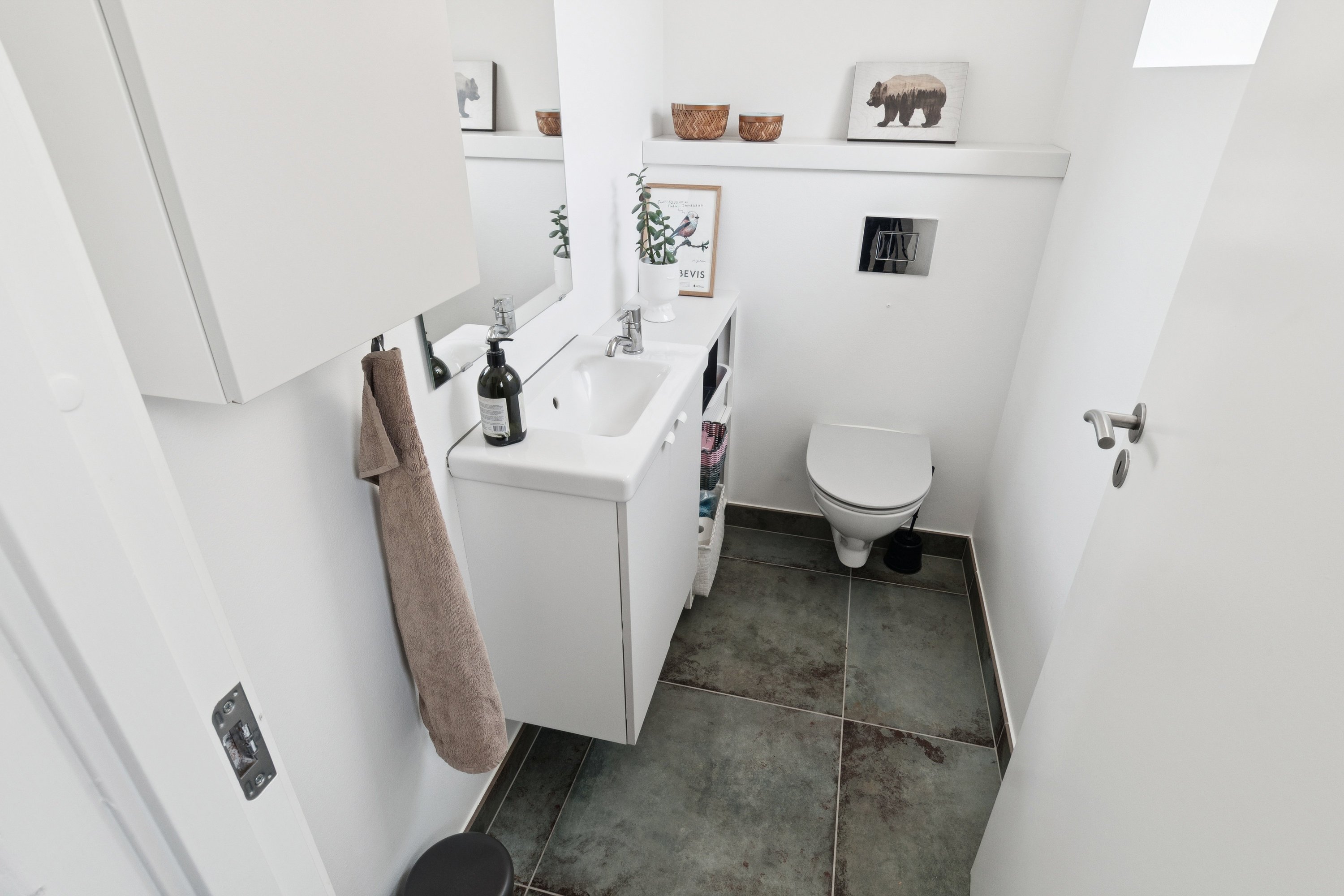 Fremhævet badeværelse billede i fuldskærmstilstand. Billede af Dagebøl Alle 7, 2770 Kastrup