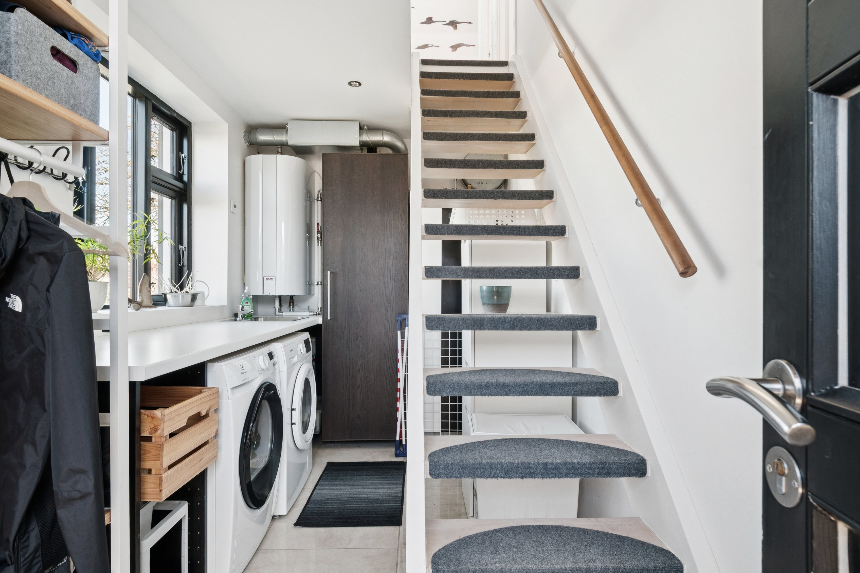 Fremhævet trappe billede i fuldskærmstilstand. Billede af Dagebøl Alle 7, 2770 Kastrup