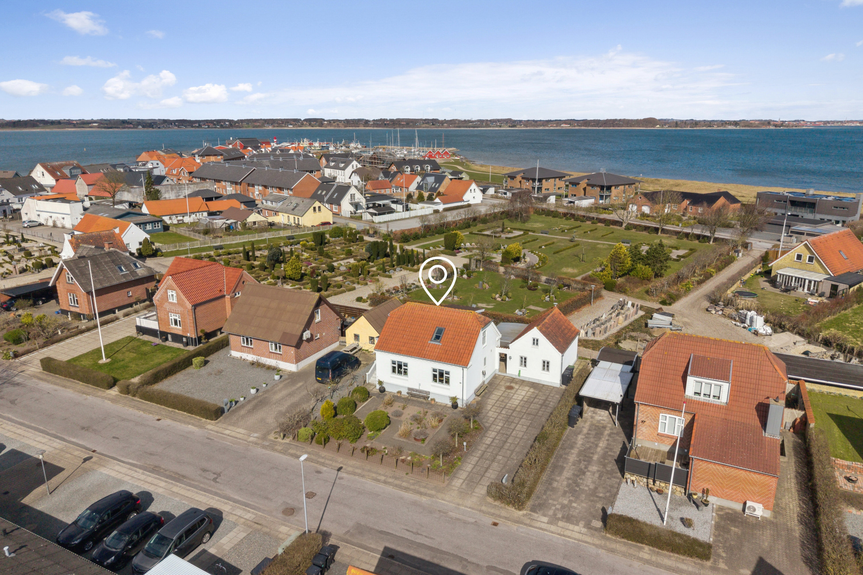 Fremhævet luftfoto billede i fuldskærmstilstand. Billede af Kirkestræde 15, Glyngøre, 7870 Roslev