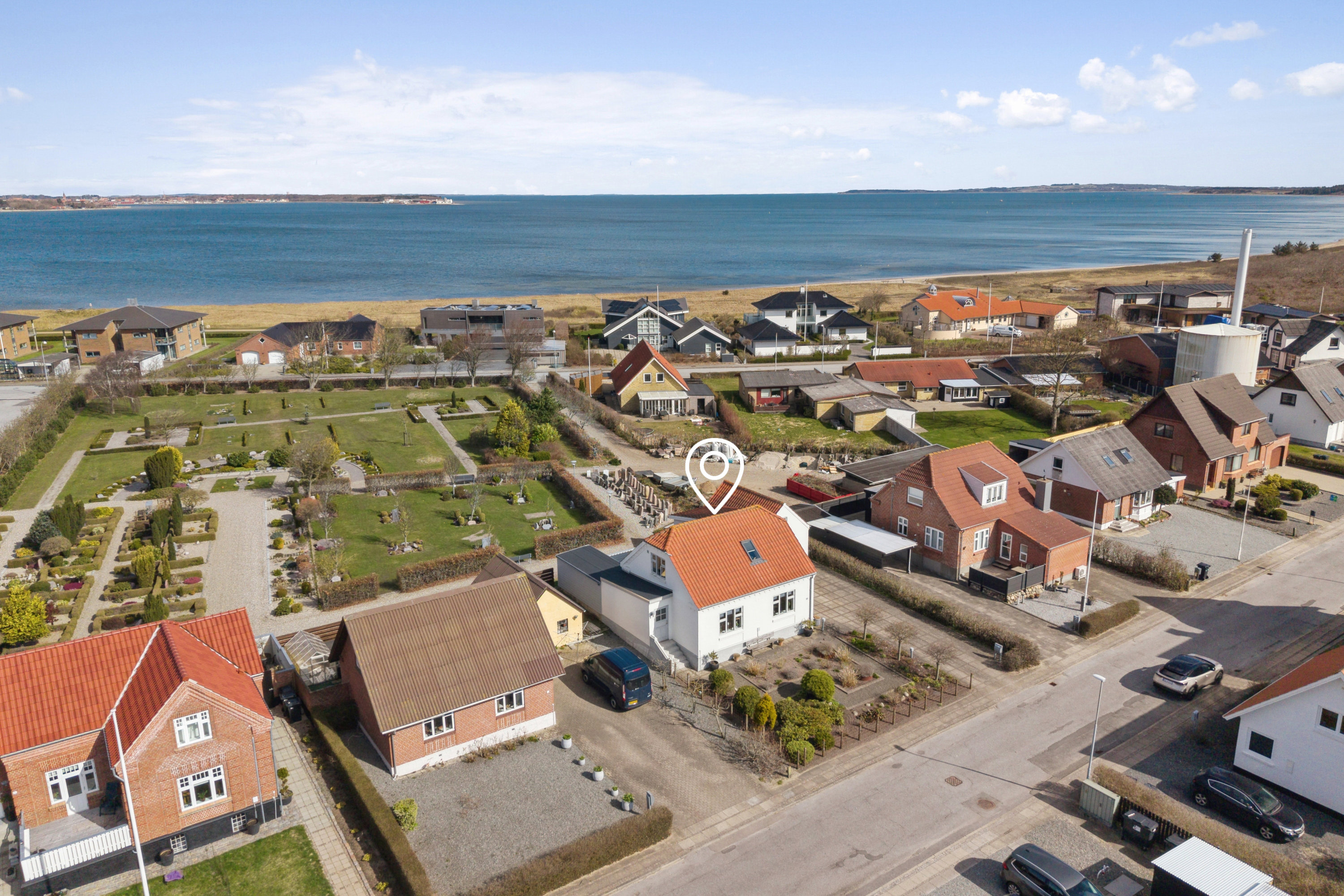 Fremhævet luftfoto billede i fuldskærmstilstand. Billede af Kirkestræde 15, Glyngøre, 7870 Roslev