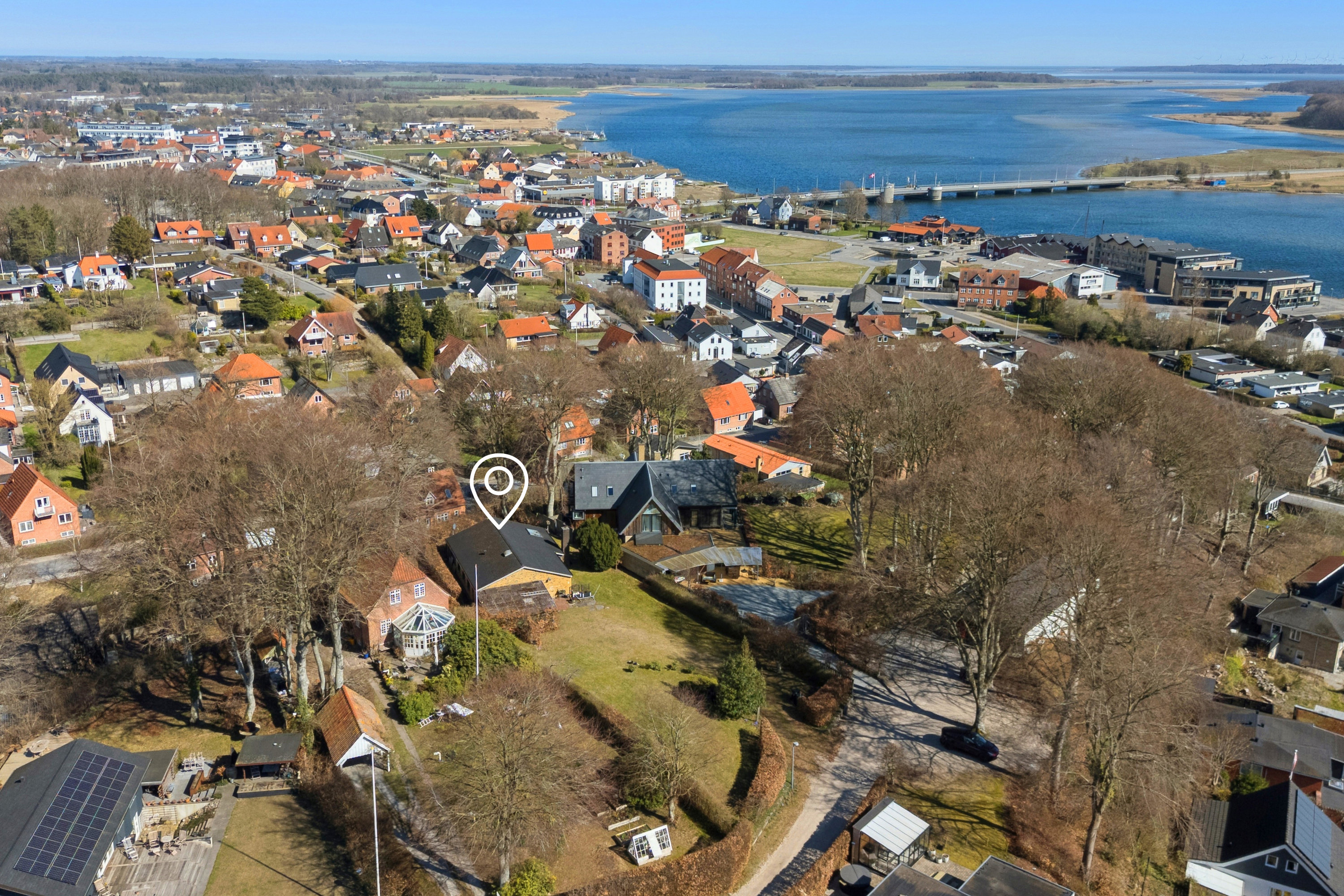 Fremhævet luftfoto billede i fuldskærmstilstand. Billede af Høgevej 3, 9560 Hadsund