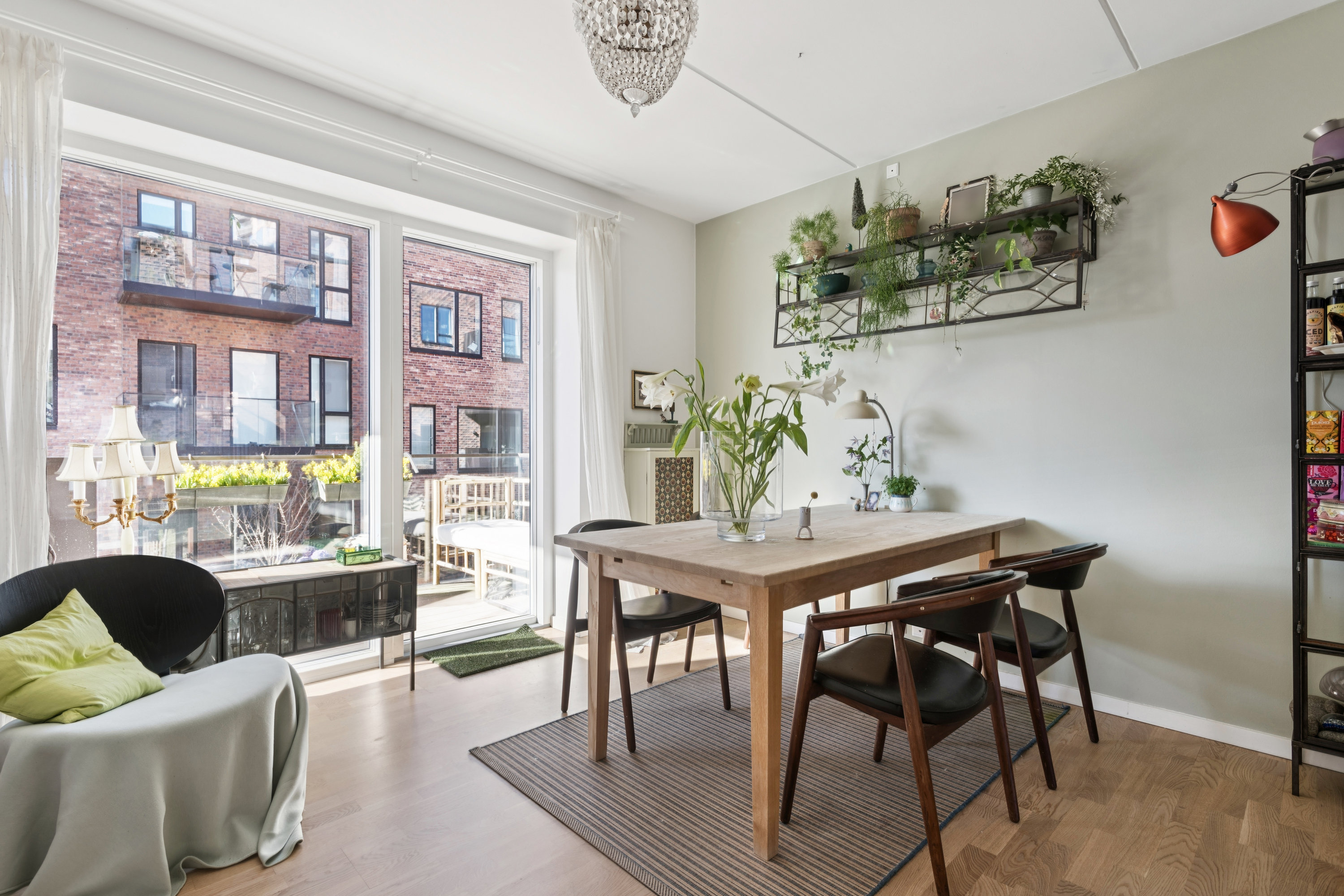 Fremhævet stue billede i fuldskærmstilstand. Billede af Kongeæblevej 7, 1. th., 2500 Valby