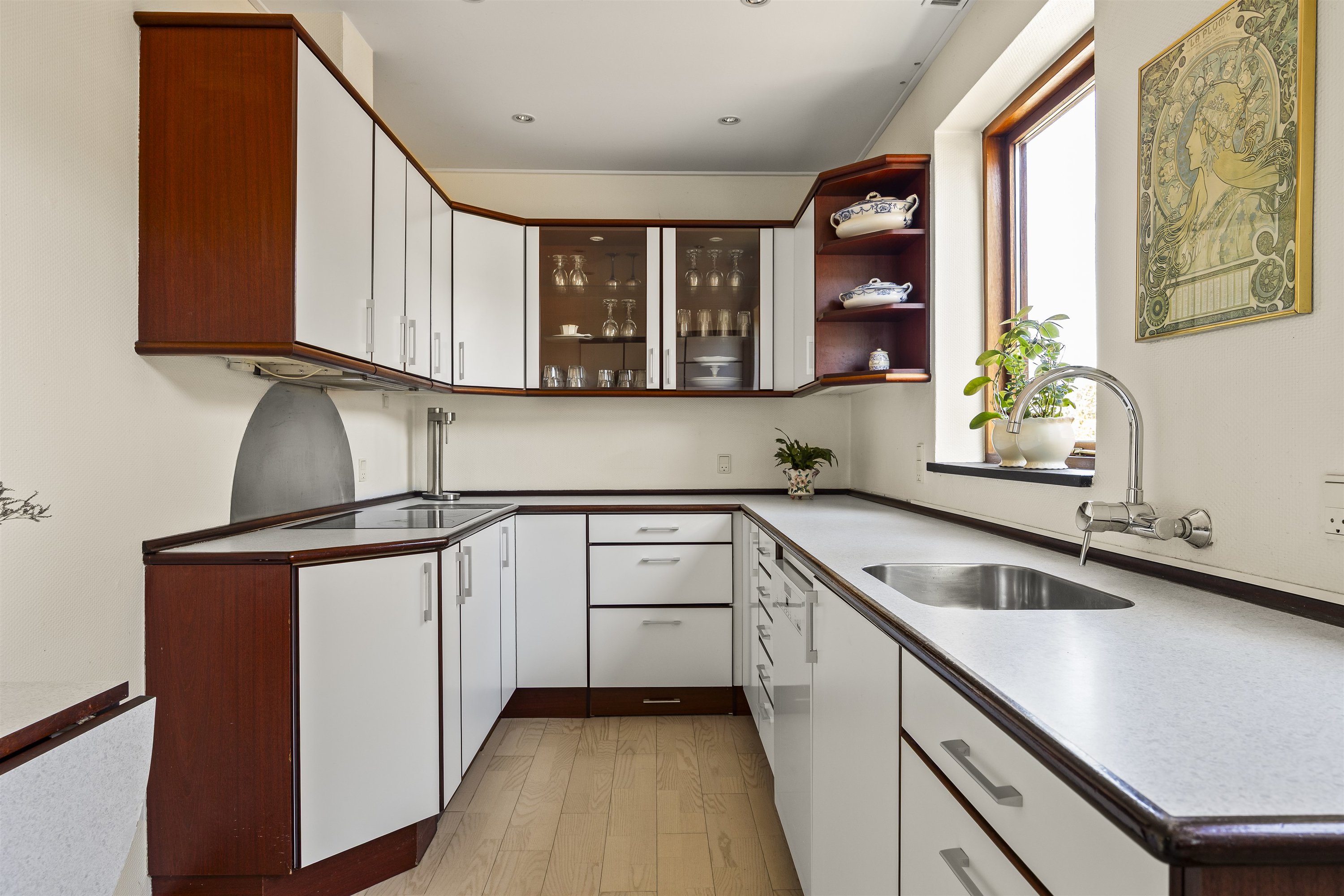 Fremhævet køkken billede i fuldskærmstilstand. Billede af Prins Valdemars Vej 27, 2820 Gentofte