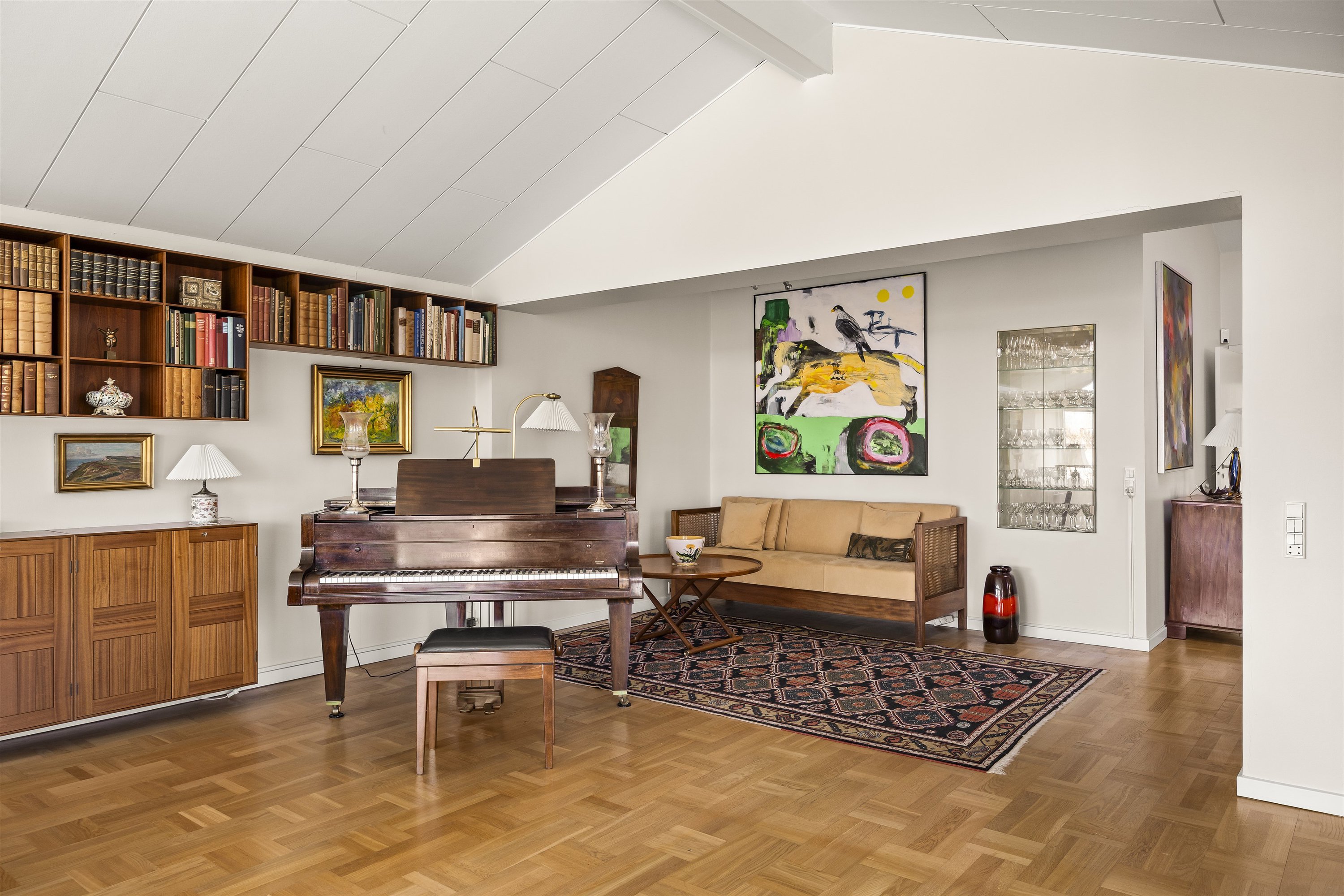 Fremhævet opholdsstue billede i fuldskærmstilstand. Billede af Prins Valdemars Vej 27, 2820 Gentofte