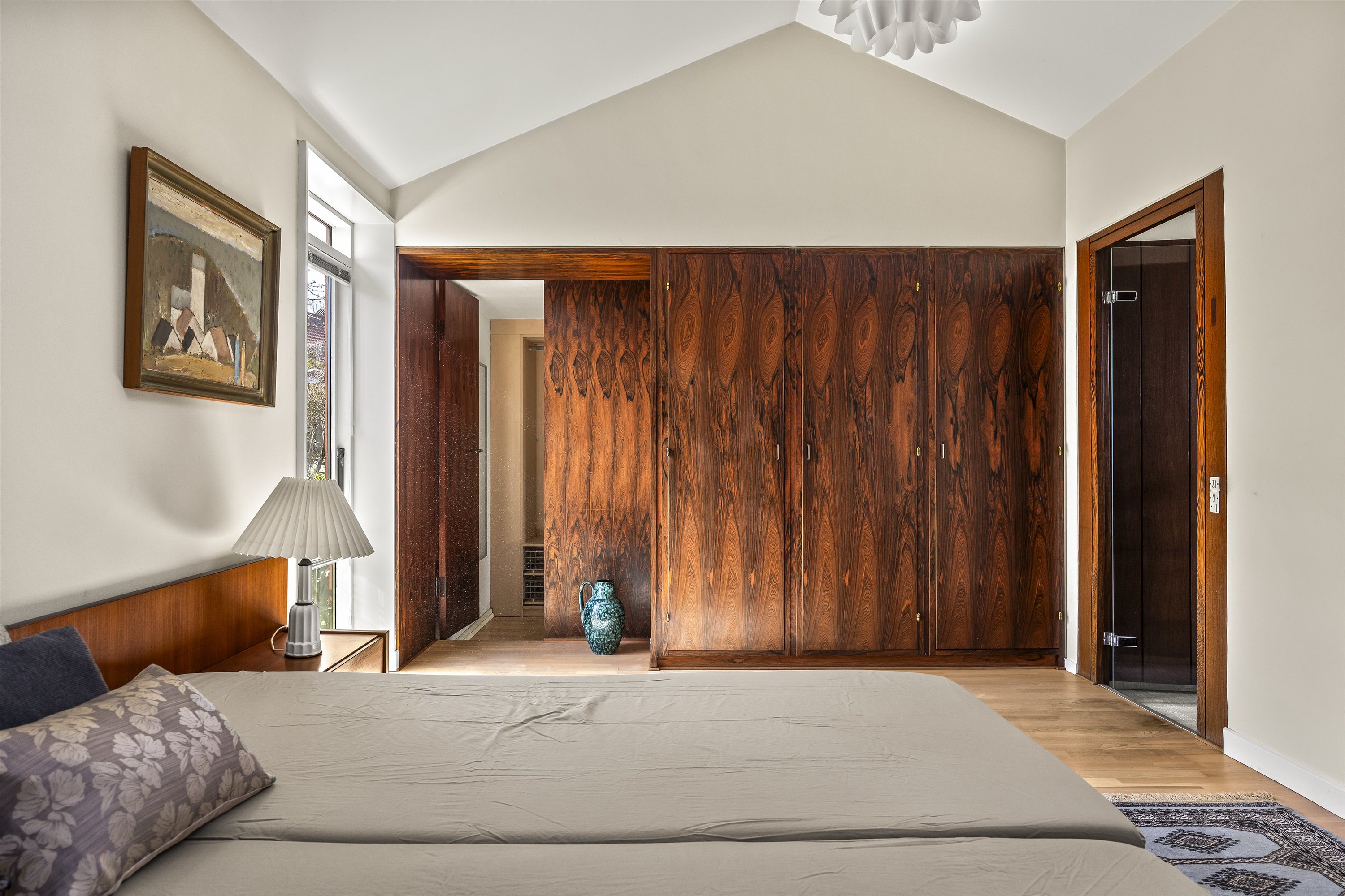 Fremhævet soveværelse, master billede i fuldskærmstilstand. Billede af Prins Valdemars Vej 27, 2820 Gentofte