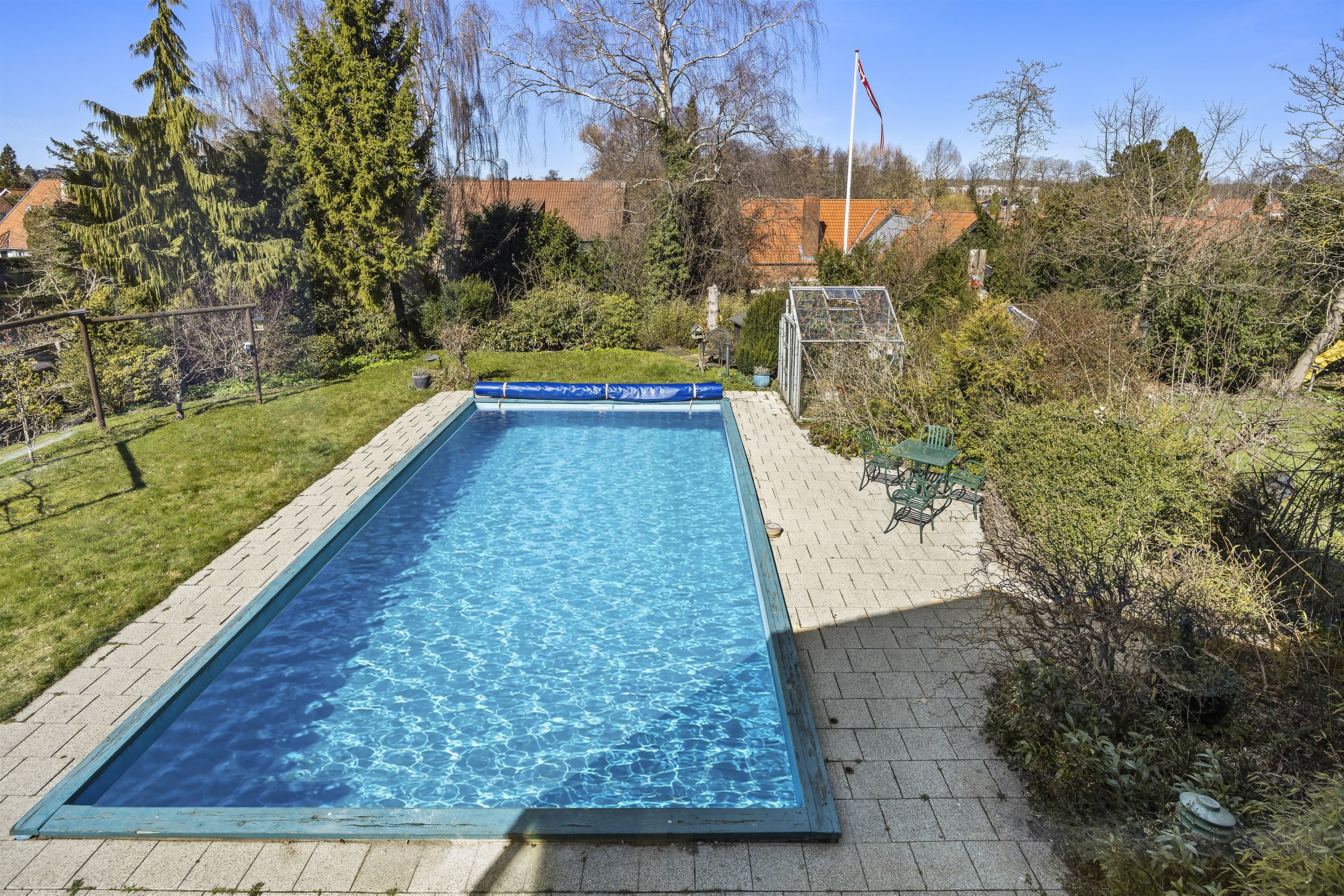 Fremhævet stor pool billede i fuldskærmstilstand. Billede af Prins Valdemars Vej 27, 2820 Gentofte