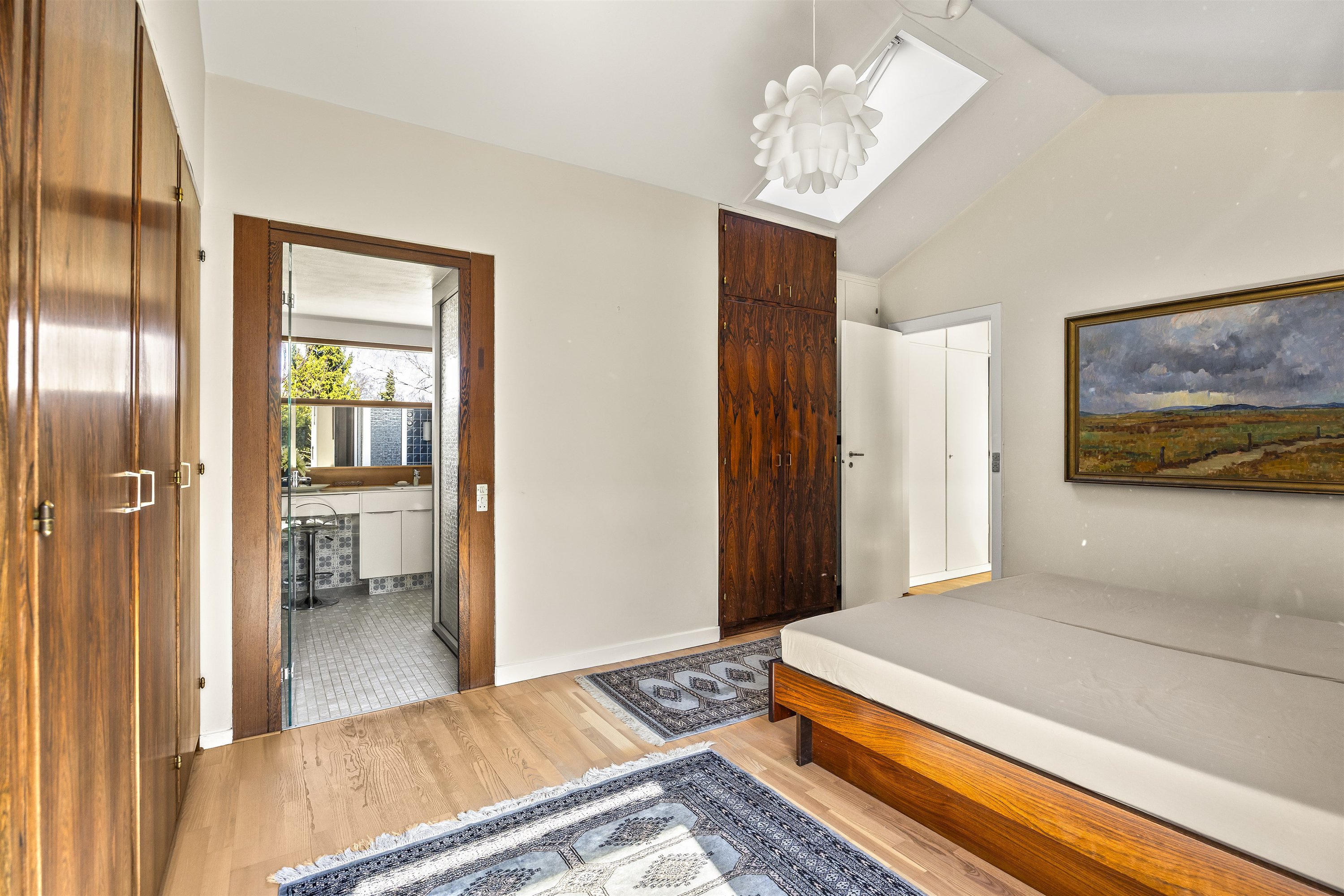 Fremhævet soveværelse, master billede i fuldskærmstilstand. Billede af Prins Valdemars Vej 27, 2820 Gentofte