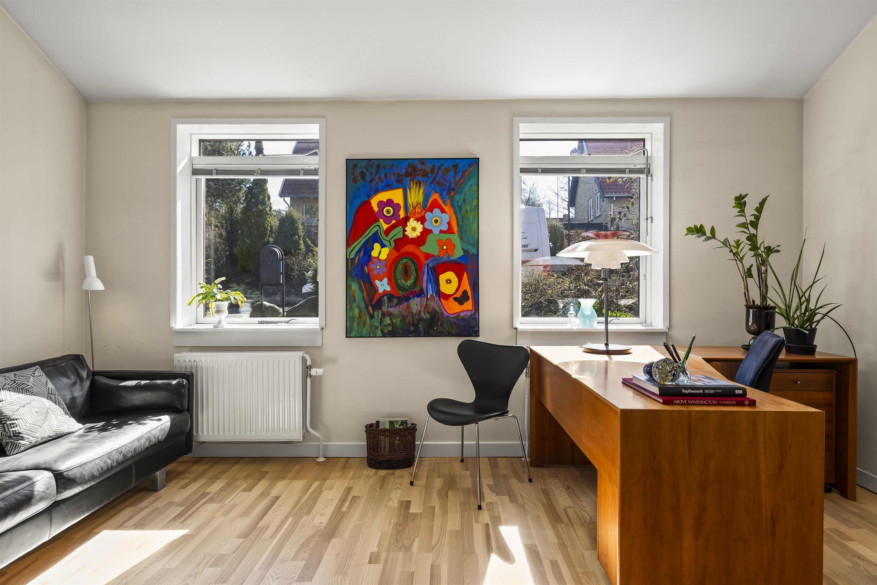 Fremhævet kontor billede i fuldskærmstilstand. Billede af Prins Valdemars Vej 27, 2820 Gentofte