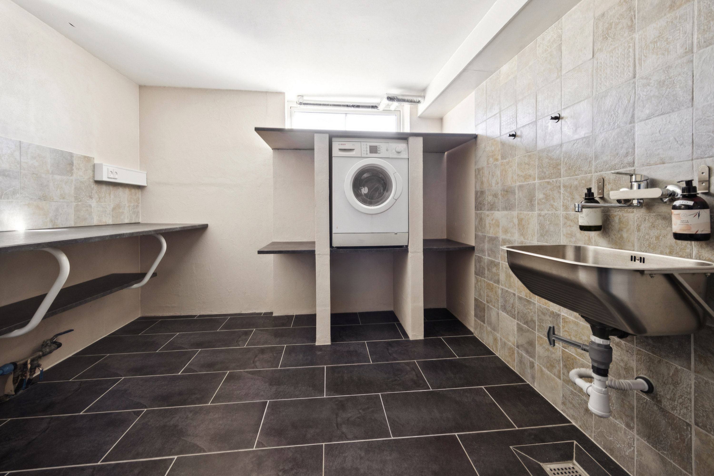 Fremhævet vaskerum billede i fuldskærmstilstand. Billede af Uggerhalnevej 75, Grindsted, 9310 Vodskov