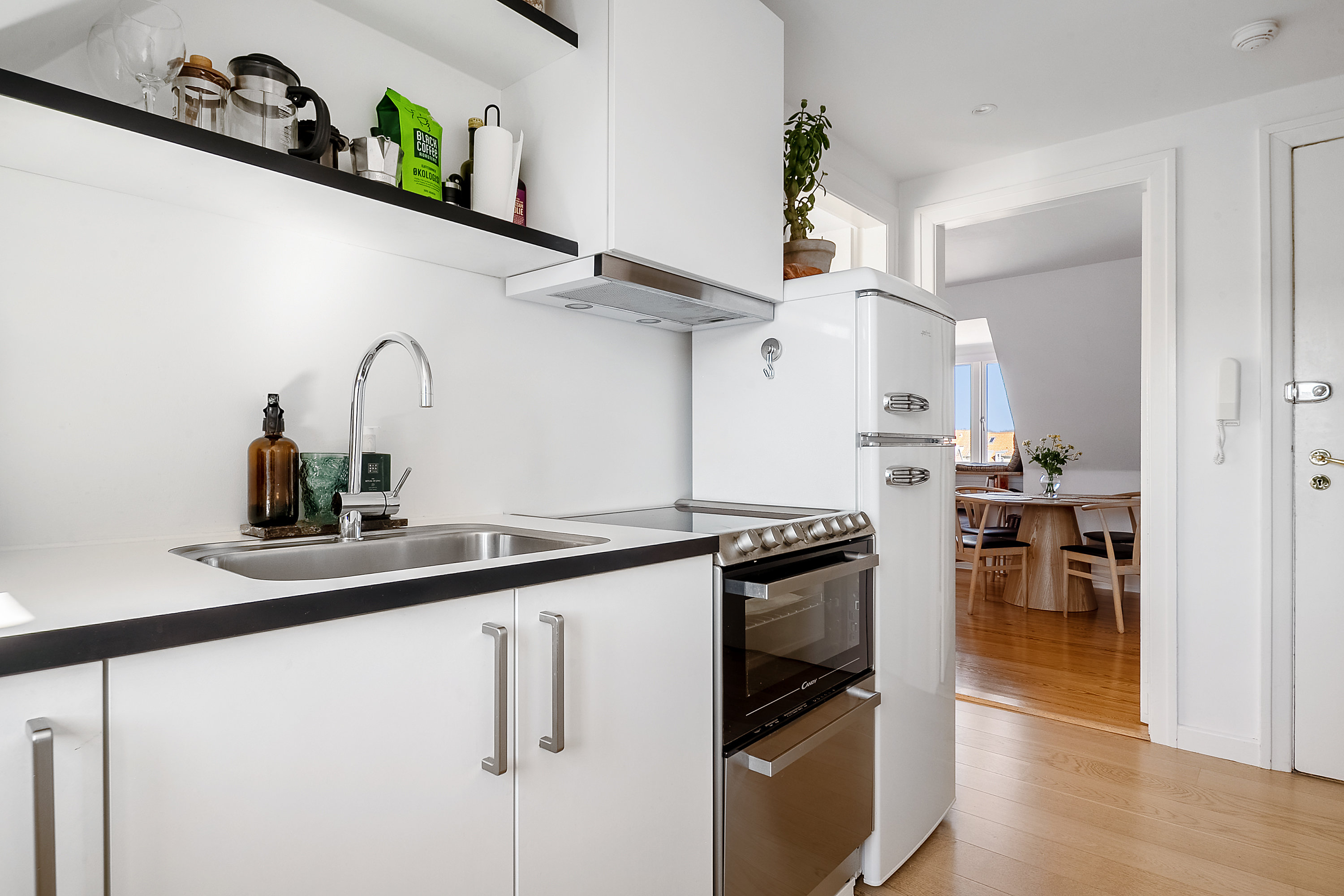 Fremhævet køkken billede i fuldskærmstilstand. Billede af Ivar Huitfeldts Gade 25, 4. th., Trøjborg, 8200 Aarhus N