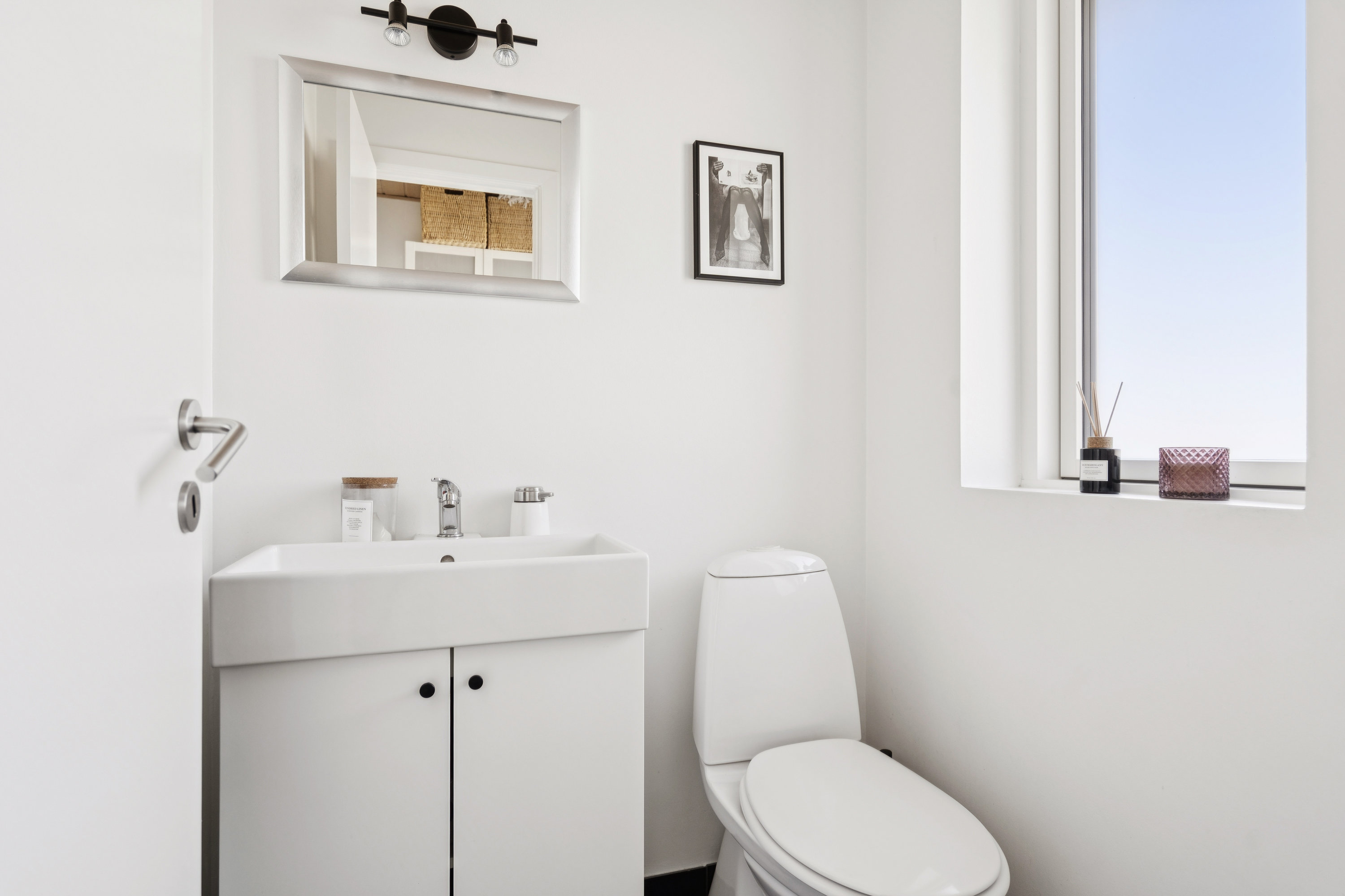 Fremhævet badeværelse billede i fuldskærmstilstand. Billede af Stråtaget 44, 9380 Vestbjerg