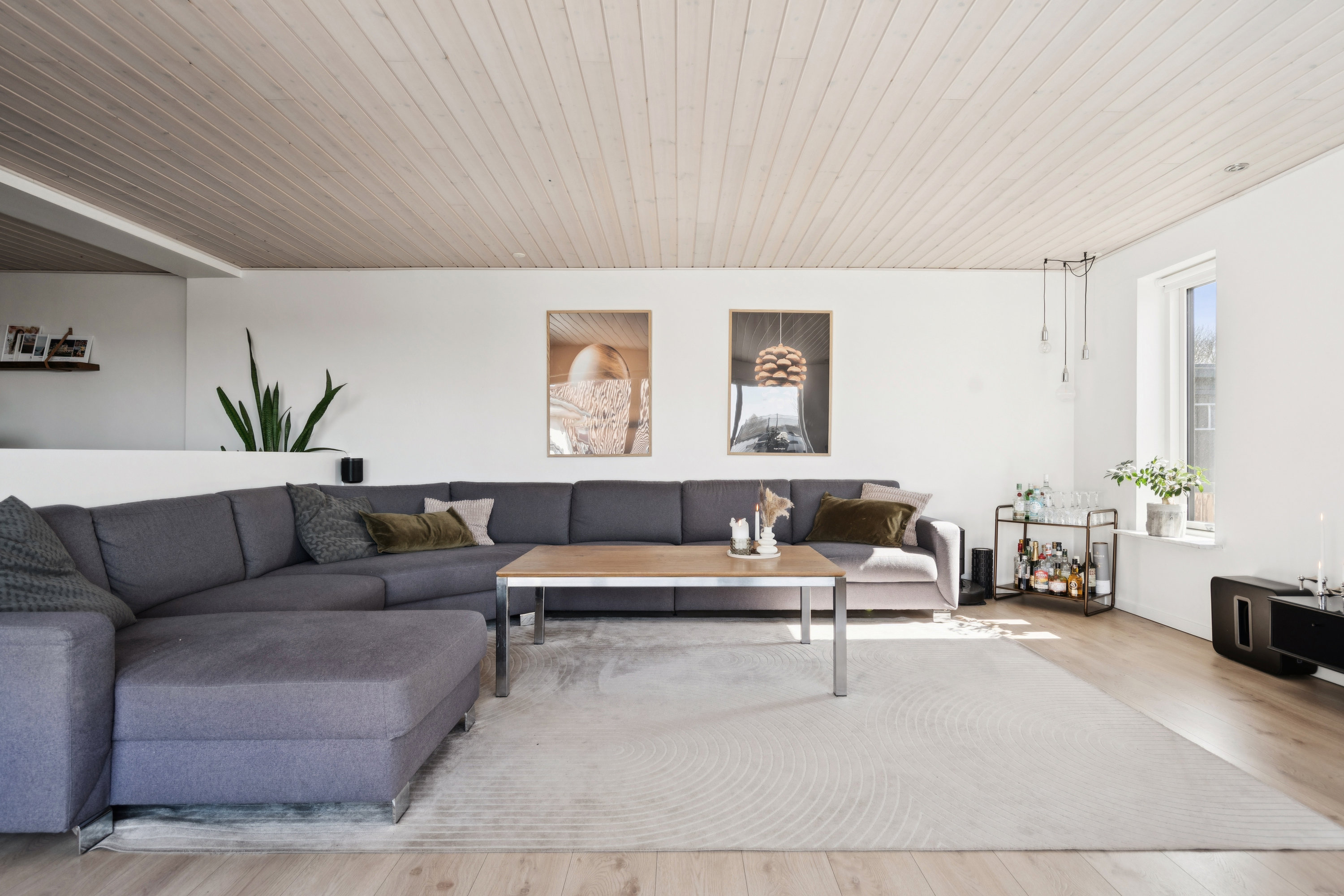 Fremhævet stue billede i fuldskærmstilstand. Billede af Stråtaget 44, 9380 Vestbjerg