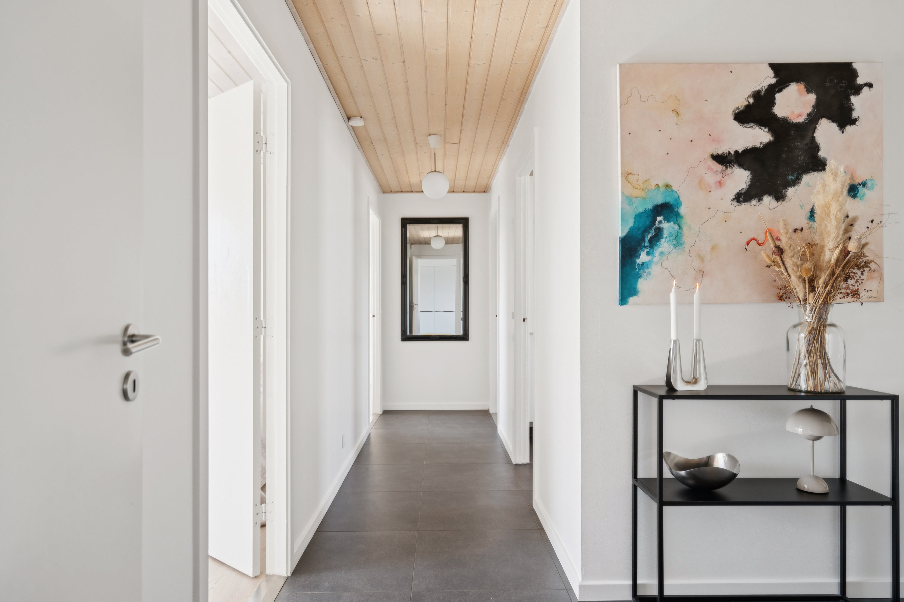 Fremhævet gang billede i fuldskærmstilstand. Billede af Stråtaget 44, 9380 Vestbjerg