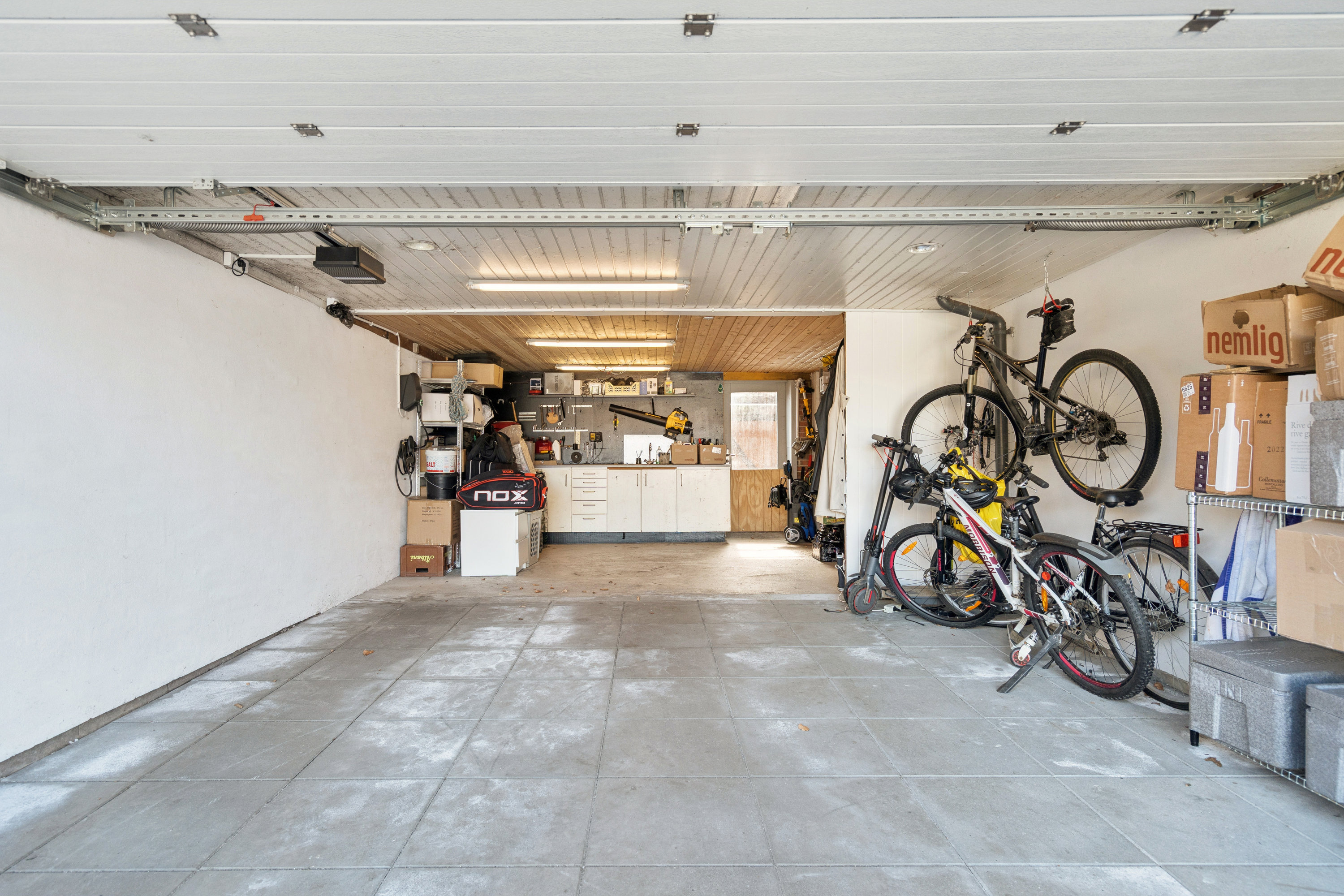 Fremhævet garage billede i fuldskærmstilstand. Billede af Stråtaget 44, 9380 Vestbjerg