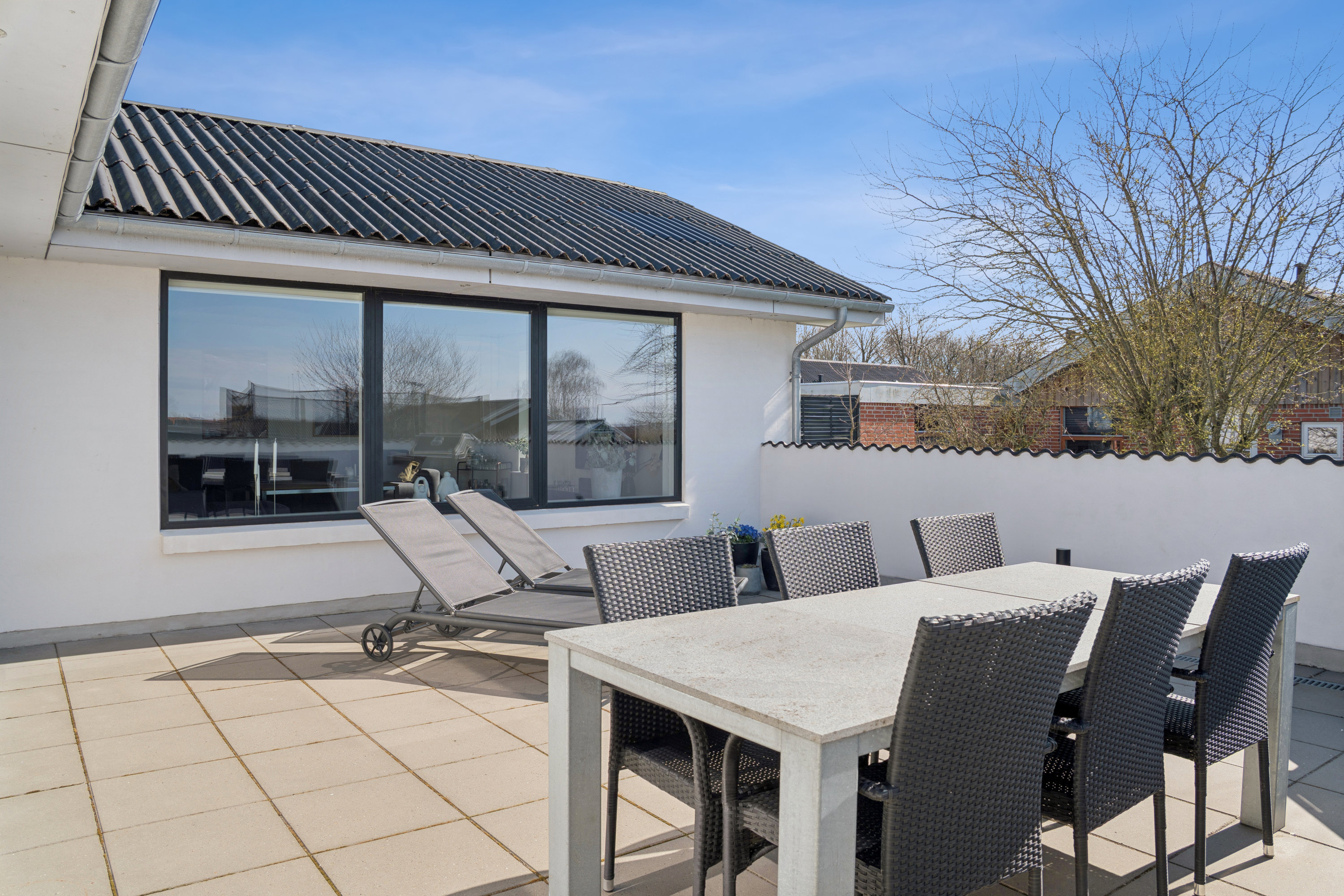 Fremhævet terrasse billede i fuldskærmstilstand. Billede af Stråtaget 44, 9380 Vestbjerg