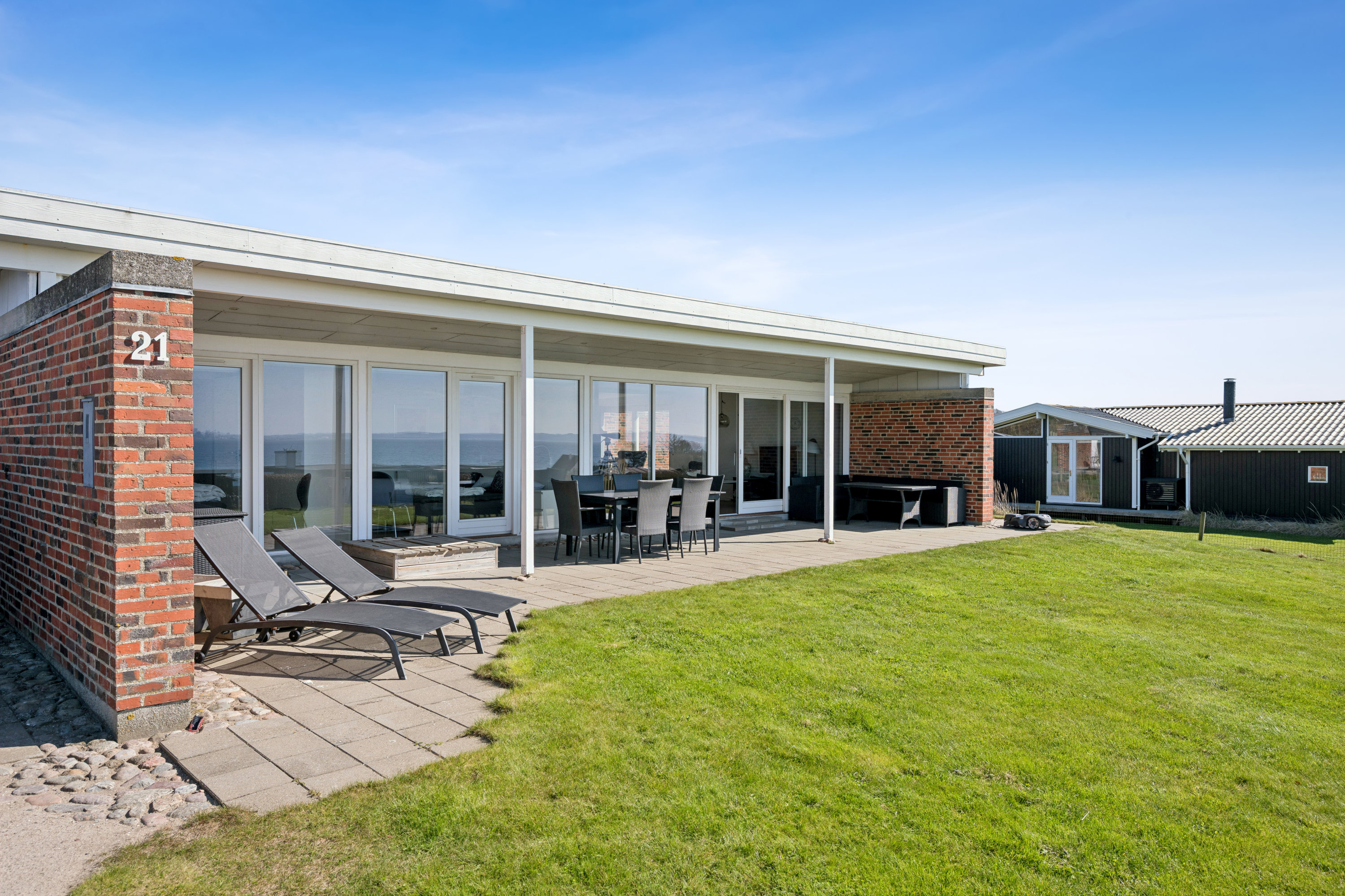 Fremhævet andet billede i fuldskærmstilstand. Billede af Solbakken 21, Skødshoved Bro, 8420 Knebel