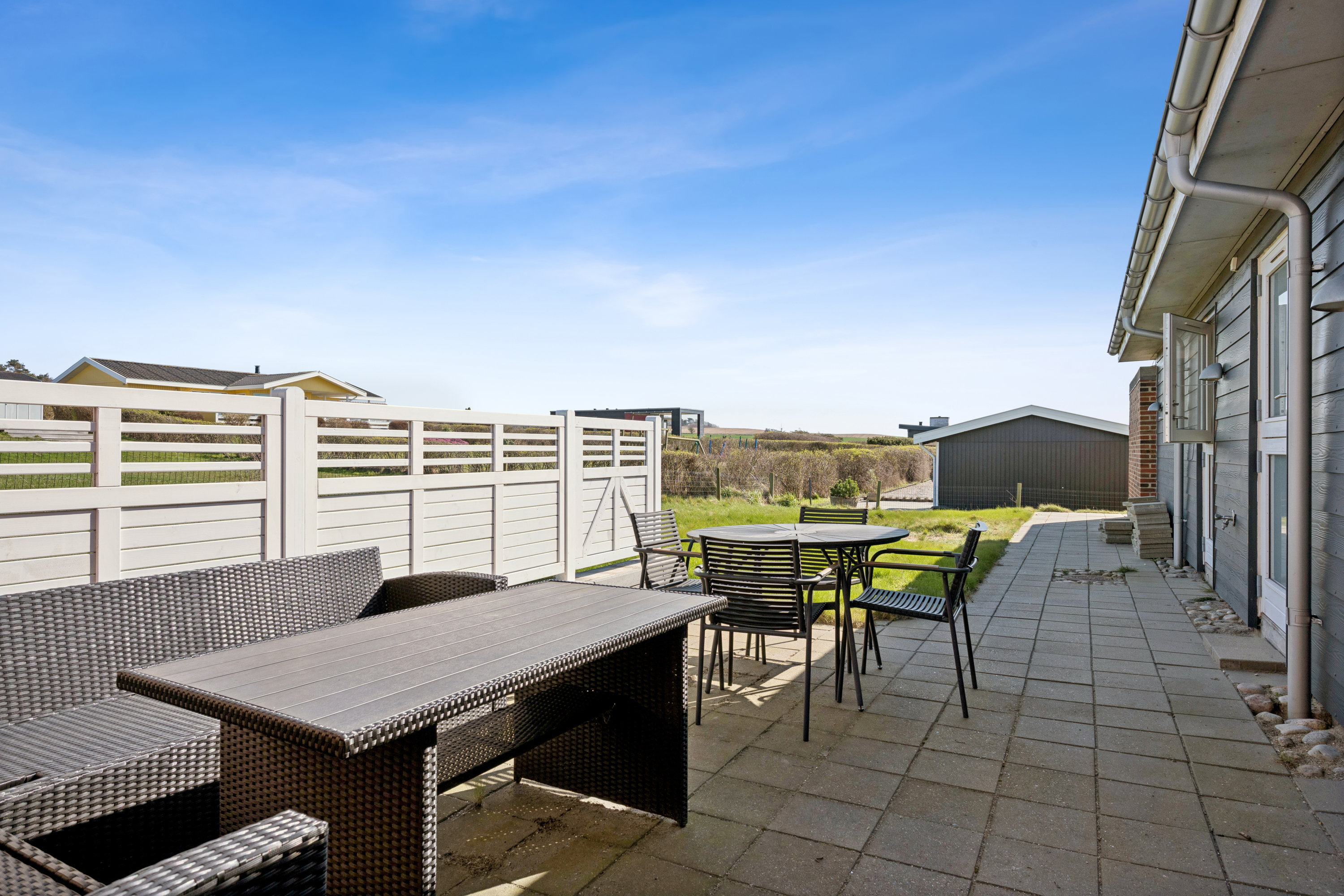 Fremhævet terrasse billede i fuldskærmstilstand. Billede af Solbakken 21, Skødshoved Bro, 8420 Knebel