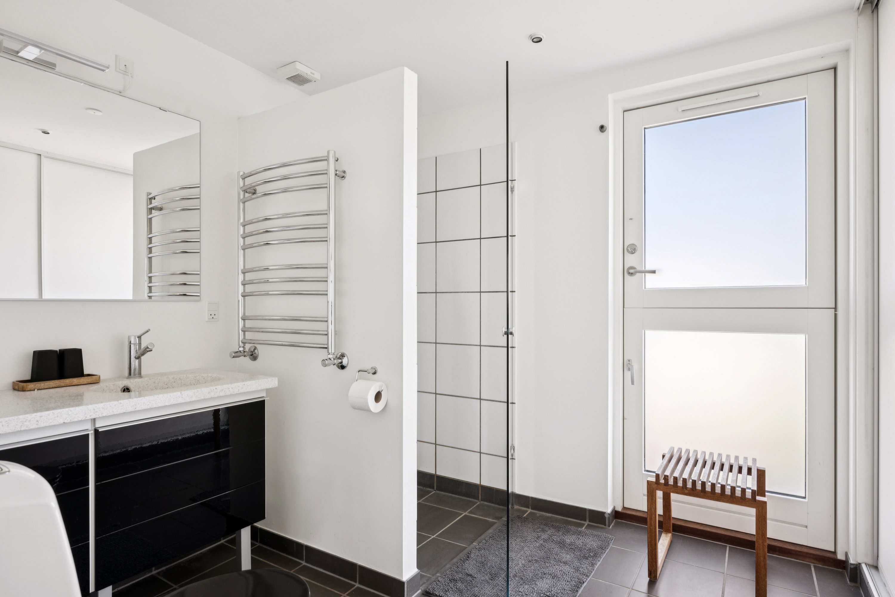 Fremhævet badeværelse billede i fuldskærmstilstand. Billede af Solbakken 21, Skødshoved Bro, 8420 Knebel