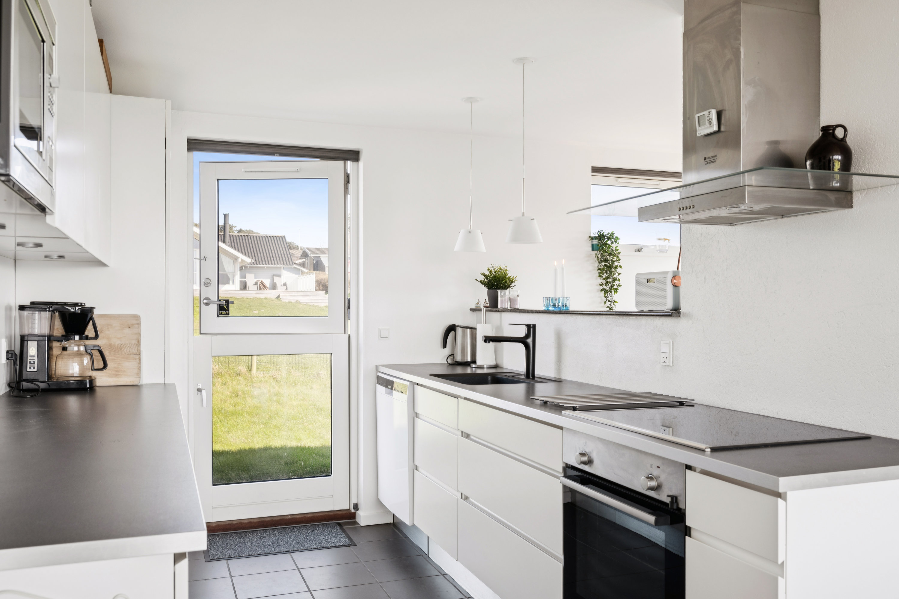 Fremhævet køkken billede i fuldskærmstilstand. Billede af Solbakken 21, Skødshoved Bro, 8420 Knebel
