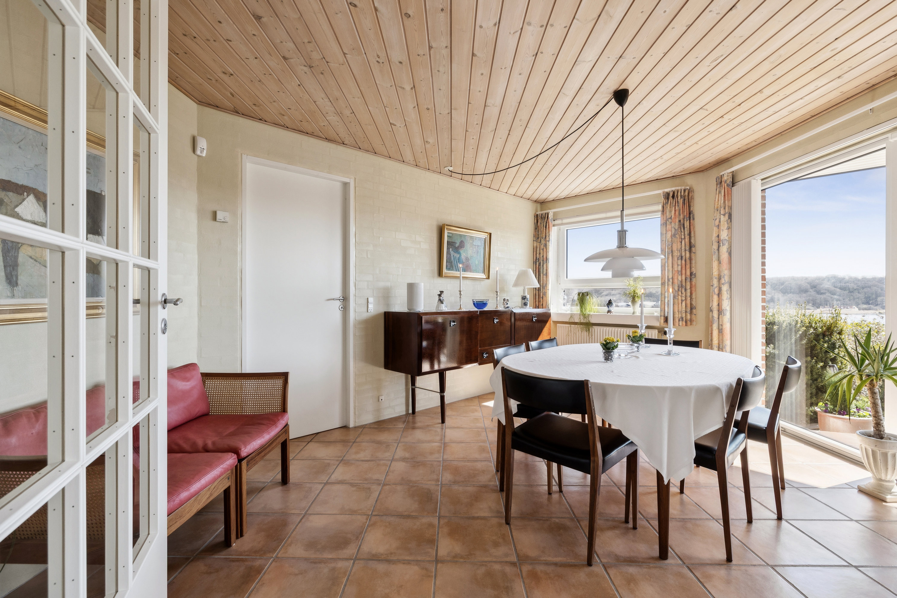 Fremhævet spisestue billede i fuldskærmstilstand. Billede af Fyrbakken 8, 9500 Hobro