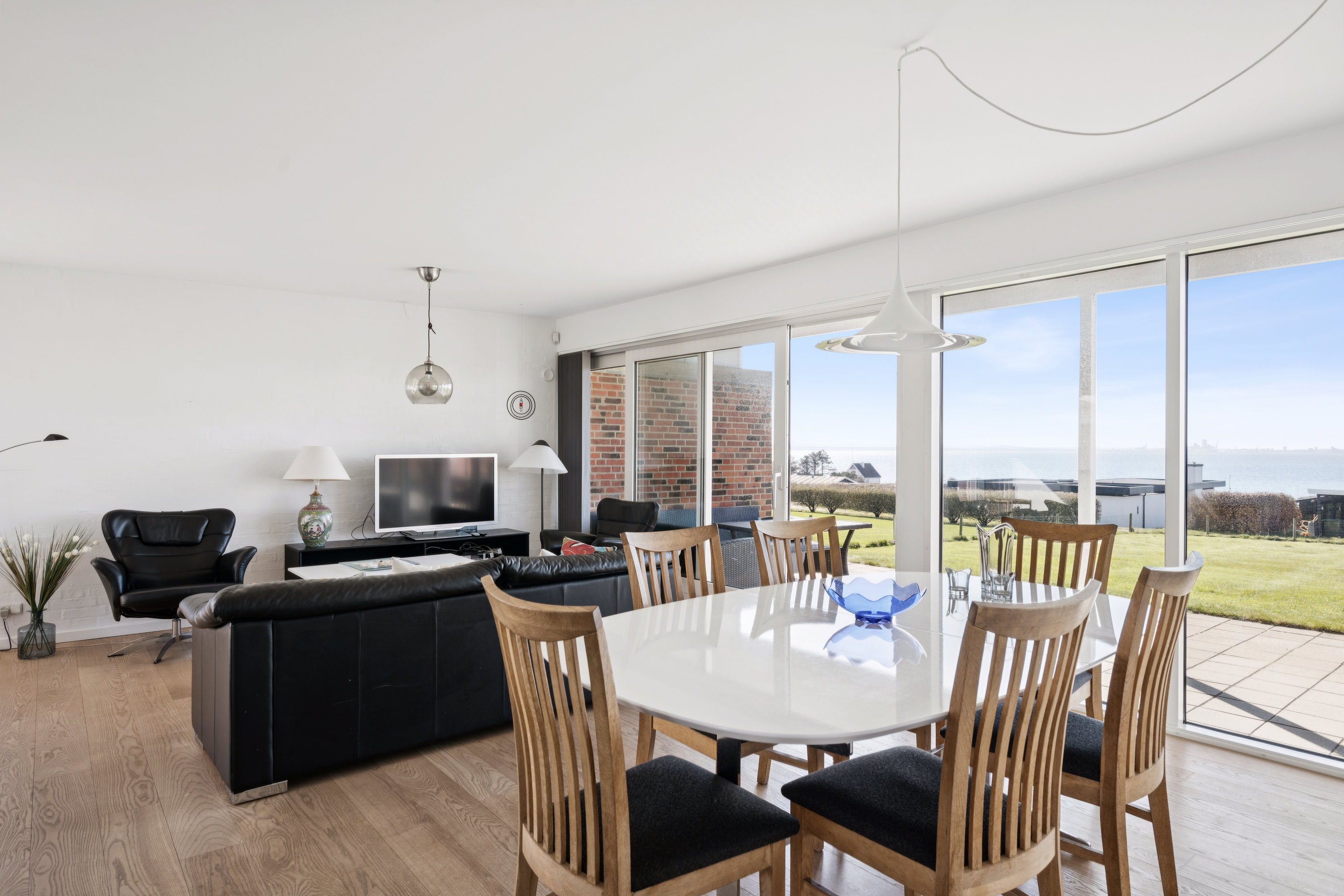 Fremhævet stue billede i fuldskærmstilstand. Billede af Solbakken 21, Skødshoved Bro, 8420 Knebel