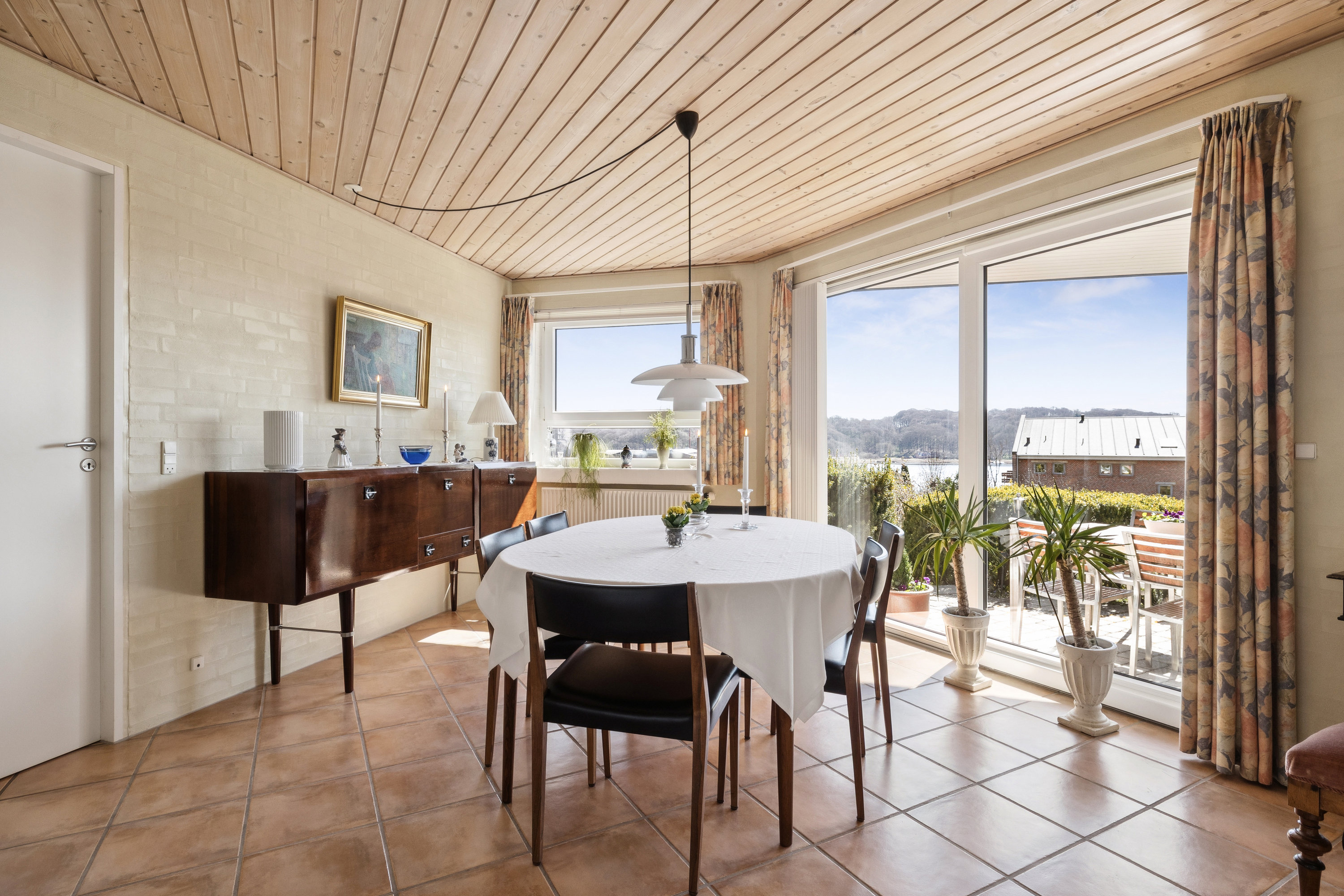 Fremhævet spisestue billede i fuldskærmstilstand. Billede af Fyrbakken 8, 9500 Hobro