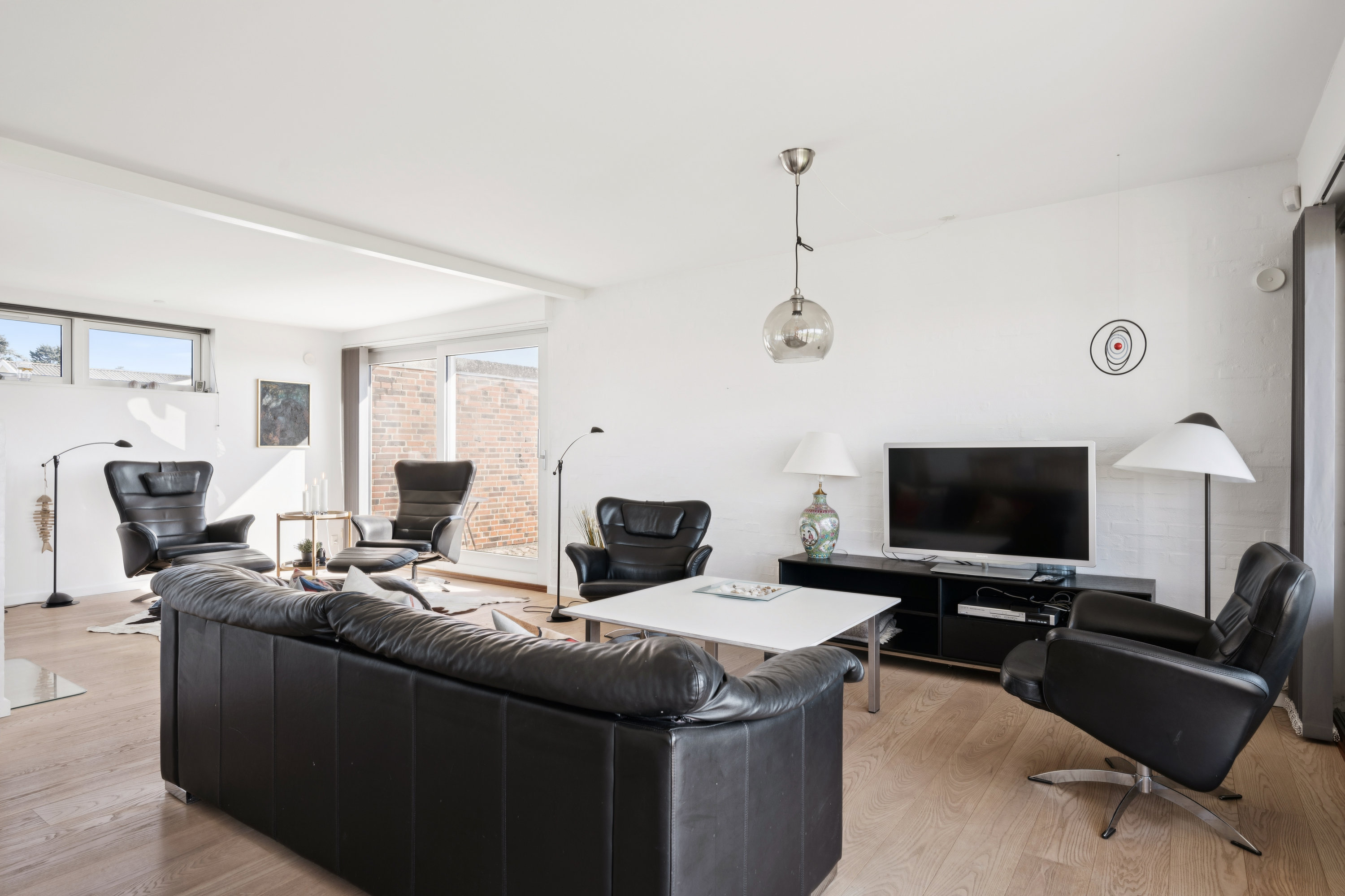 Fremhævet stue billede i fuldskærmstilstand. Billede af Solbakken 21, Skødshoved Bro, 8420 Knebel