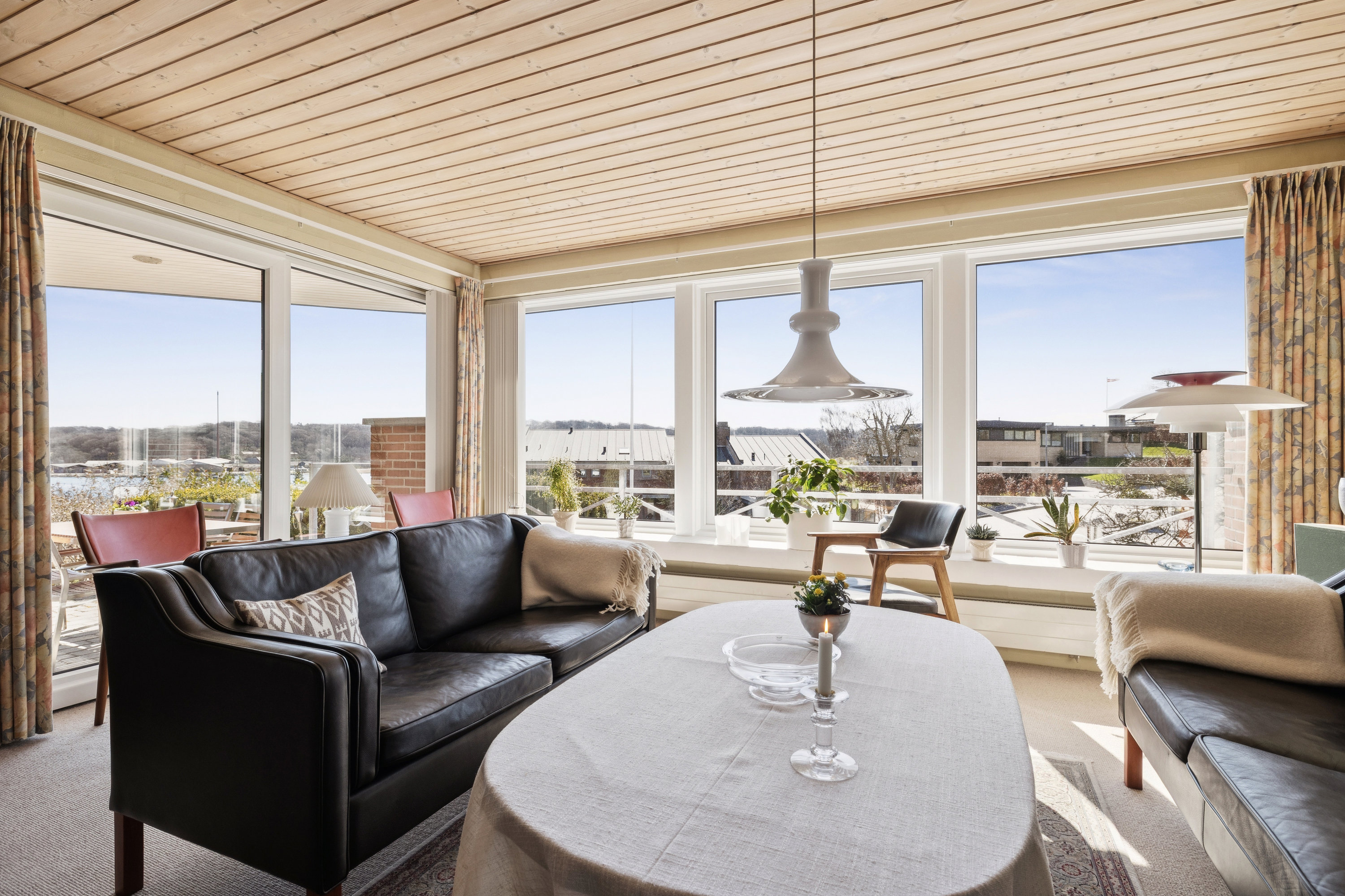 Fremhævet stue billede i fuldskærmstilstand. Billede af Fyrbakken 8, 9500 Hobro