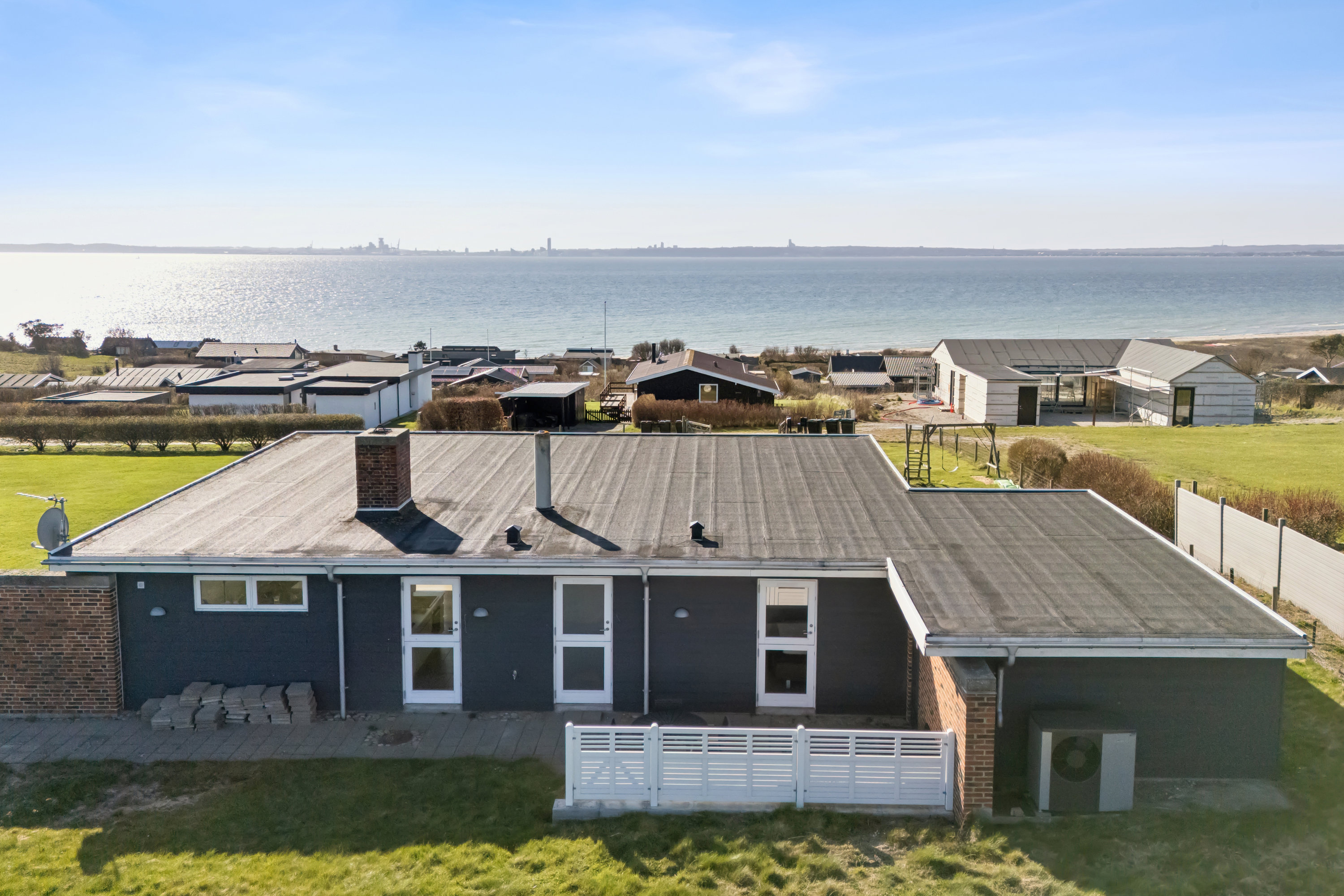 Fremhævet andet billede i fuldskærmstilstand. Billede af Solbakken 21, Skødshoved Bro, 8420 Knebel